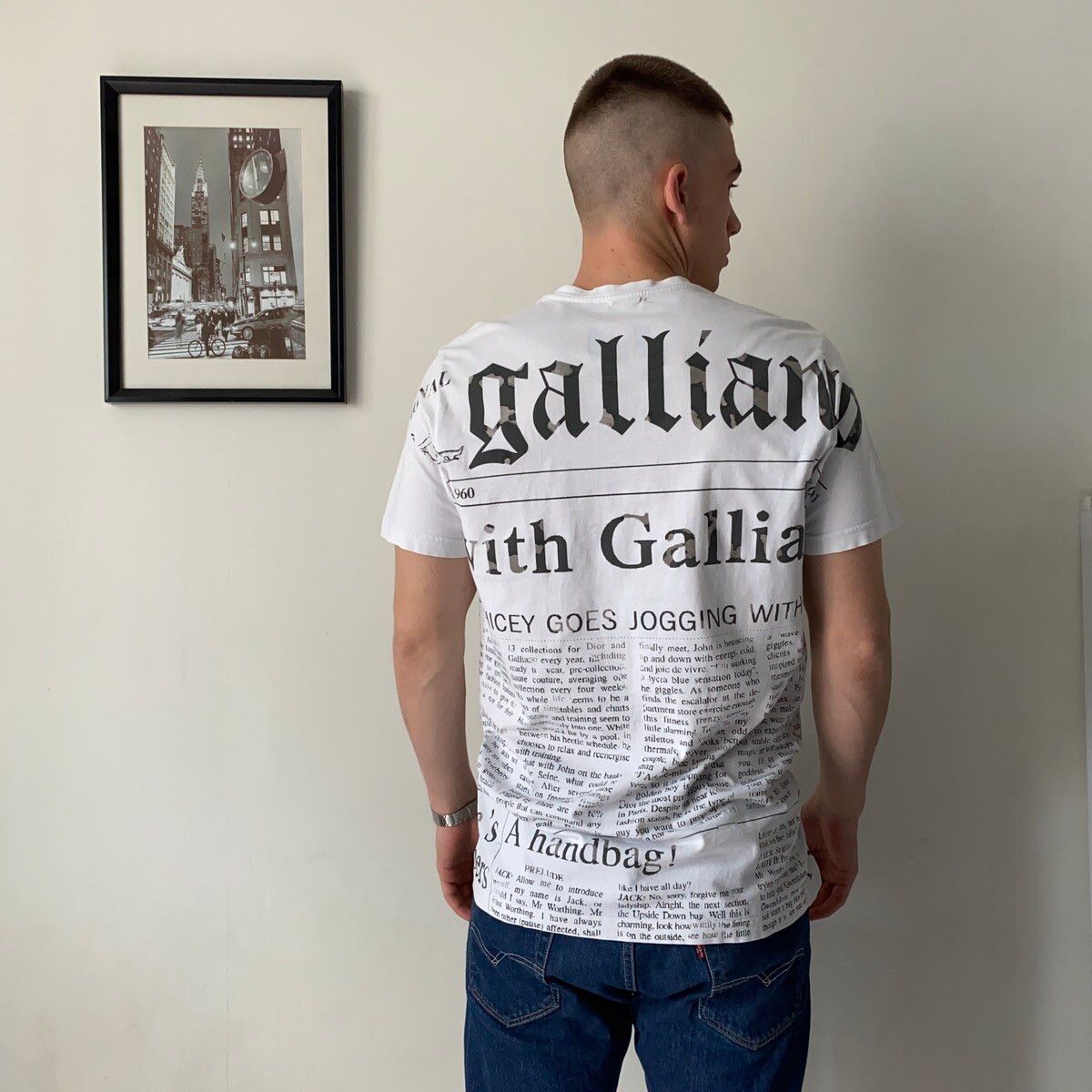 John Galliano Galliano Newspaper Gazette All Over Print T-Shirt Size US XL / EU 56 / 4 - 4 Thumbnail