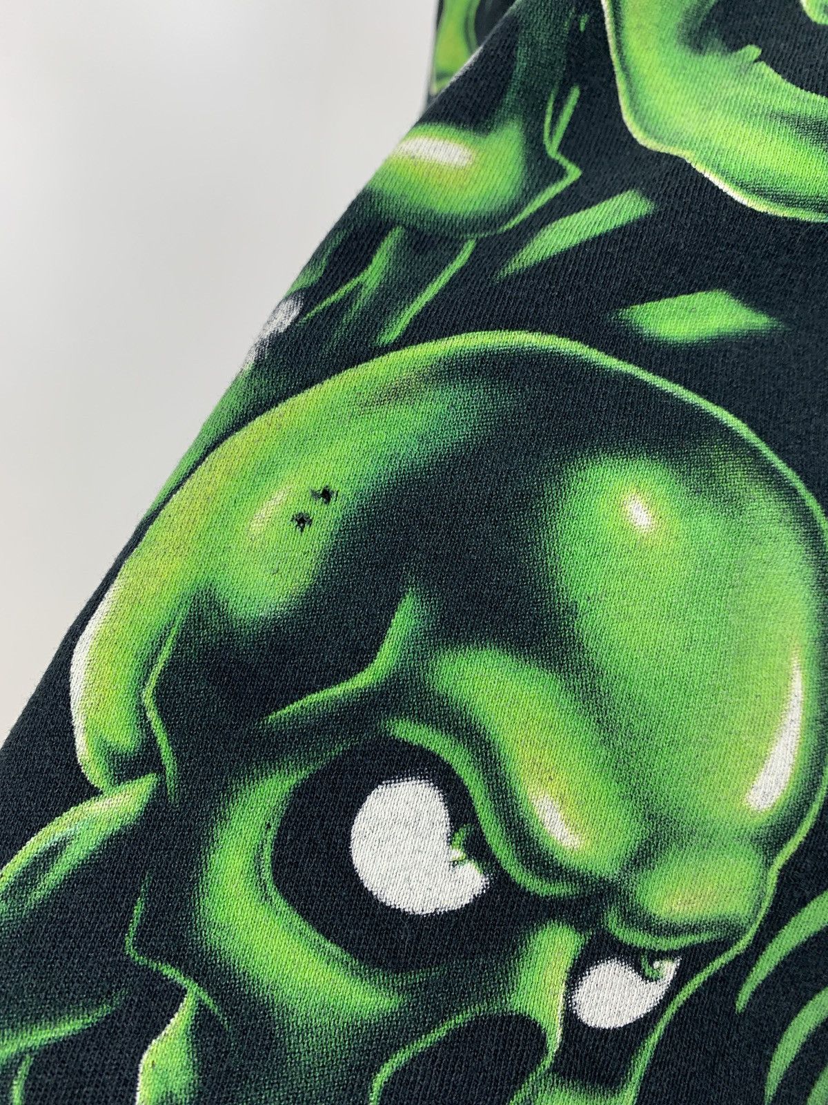 Liquid Blue 2001 Vintage Liquid Blue Green Skull Pile Travis Style Tee Size US XXL / EU 58 / 5 - 18 Thumbnail