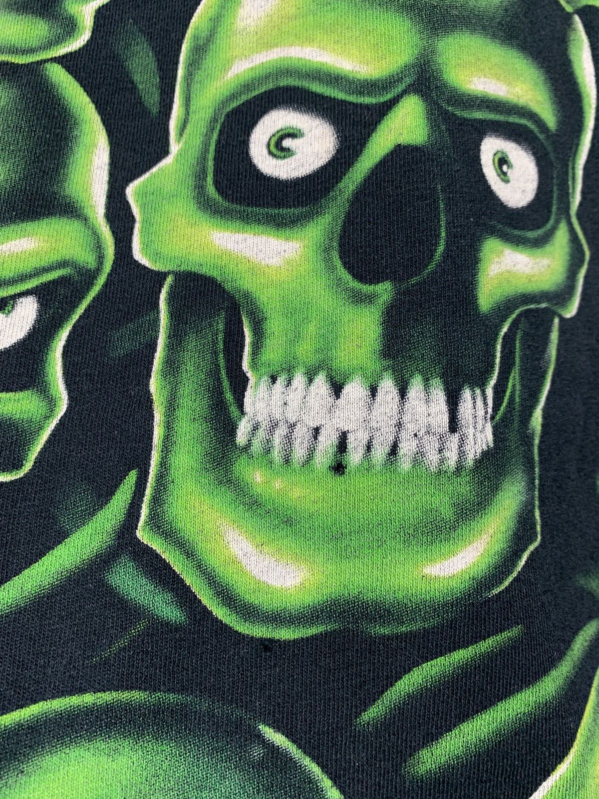 Liquid Blue 2001 Vintage Liquid Blue Green Skull Pile Travis Style Tee Size US XXL / EU 58 / 5 - 19 Thumbnail