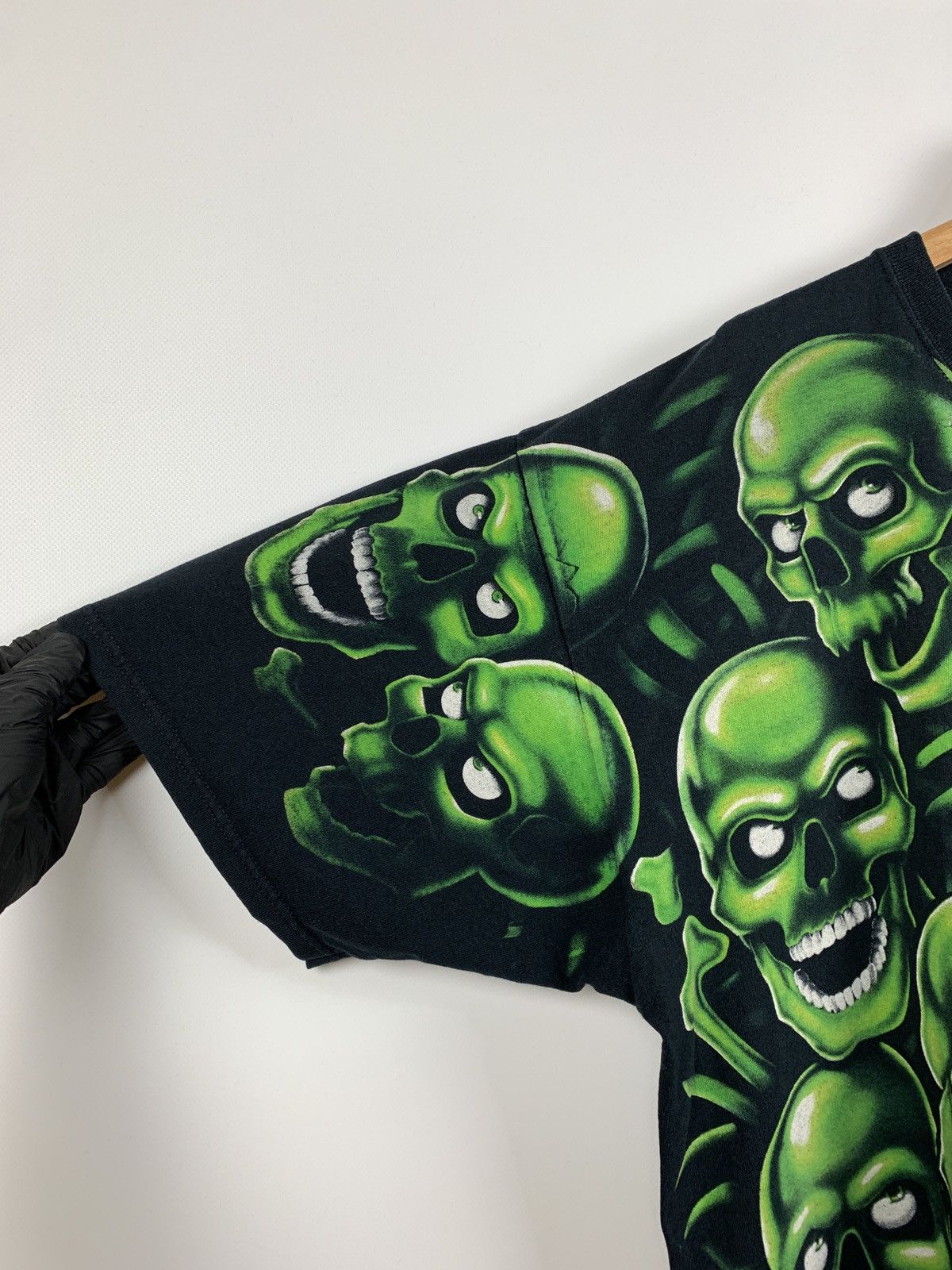 Liquid Blue 2001 Vintage Liquid Blue Green Skull Pile Travis Style Tee Size US XXL / EU 58 / 5 - 8 Thumbnail