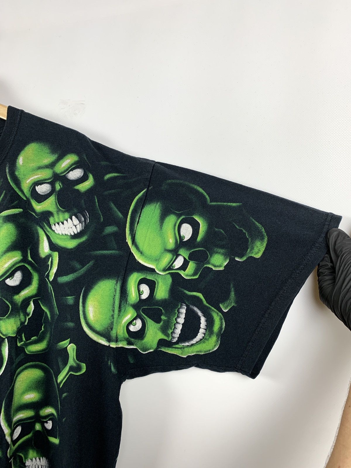 Liquid Blue 2001 Vintage Liquid Blue Green Skull Pile Travis Style Tee Size US XXL / EU 58 / 5 - 9 Thumbnail