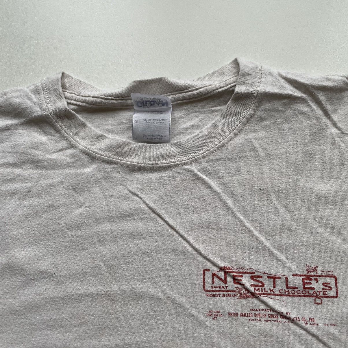 Vintage Vintage 2000s Nestle Chocolate Bar History Graphic T Shirt Size US L / EU 52-54 / 3 - 4 Thumbnail