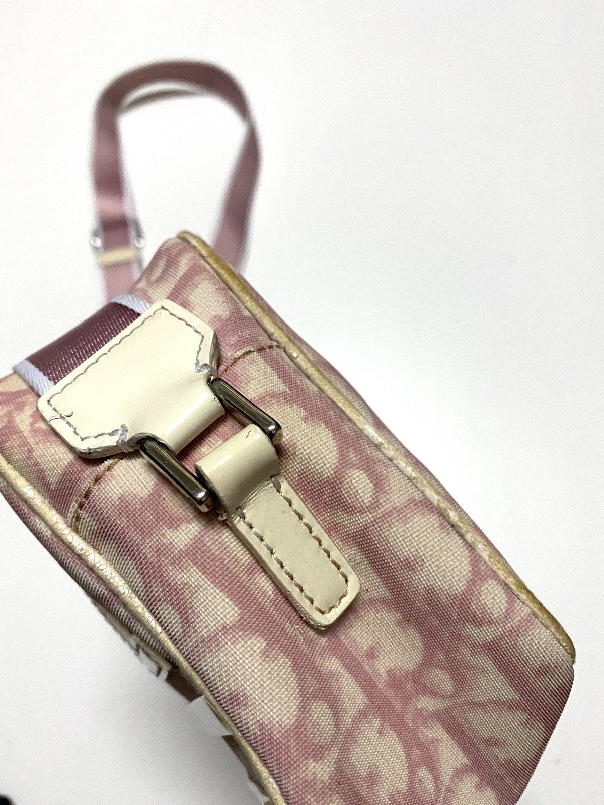 Dior Authentic Christian Dior Monogram Slingbag Size ONE SIZE - 9 Thumbnail