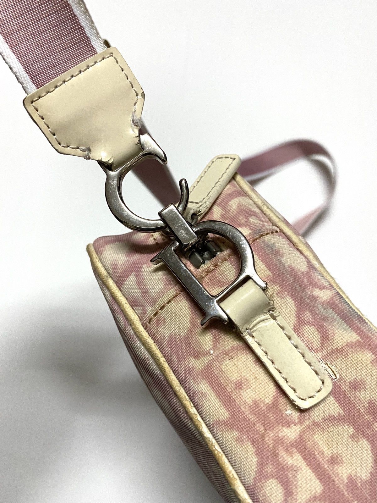 Dior Authentic Christian Dior Monogram Slingbag Size ONE SIZE - 8 Thumbnail