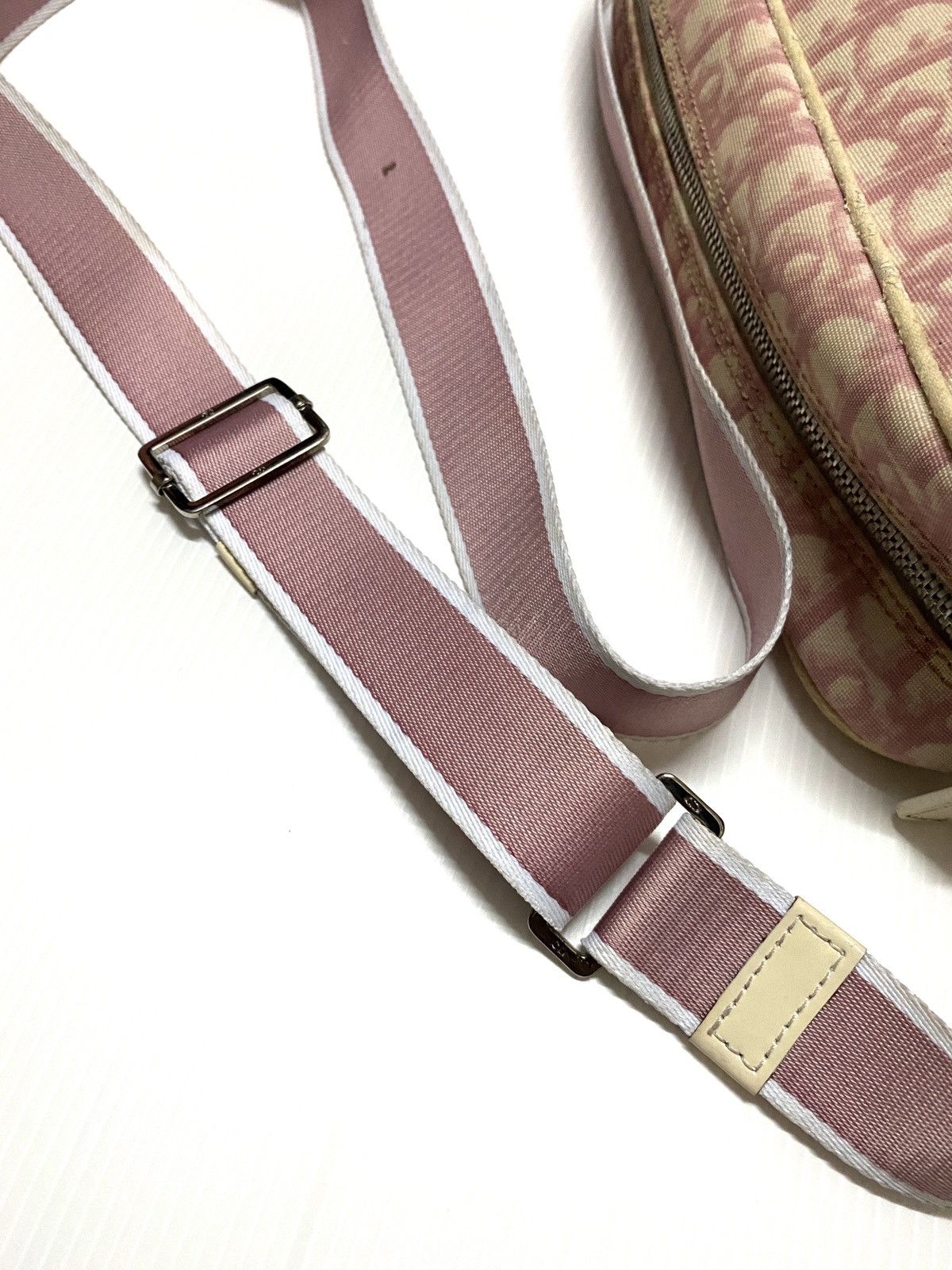 Dior Authentic Christian Dior Monogram Slingbag Size ONE SIZE - 10 Thumbnail