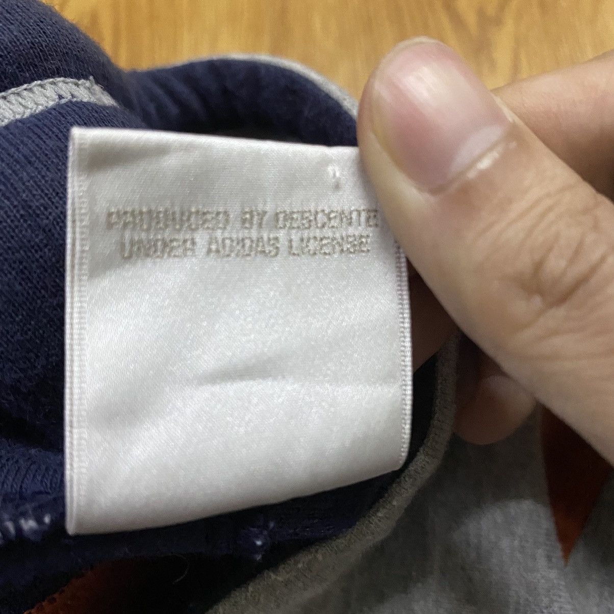 Adidas Vintage Adidas Descente Embroidery Logo Sweatshirt Size US L / EU 52-54 / 3 - 12 Thumbnail