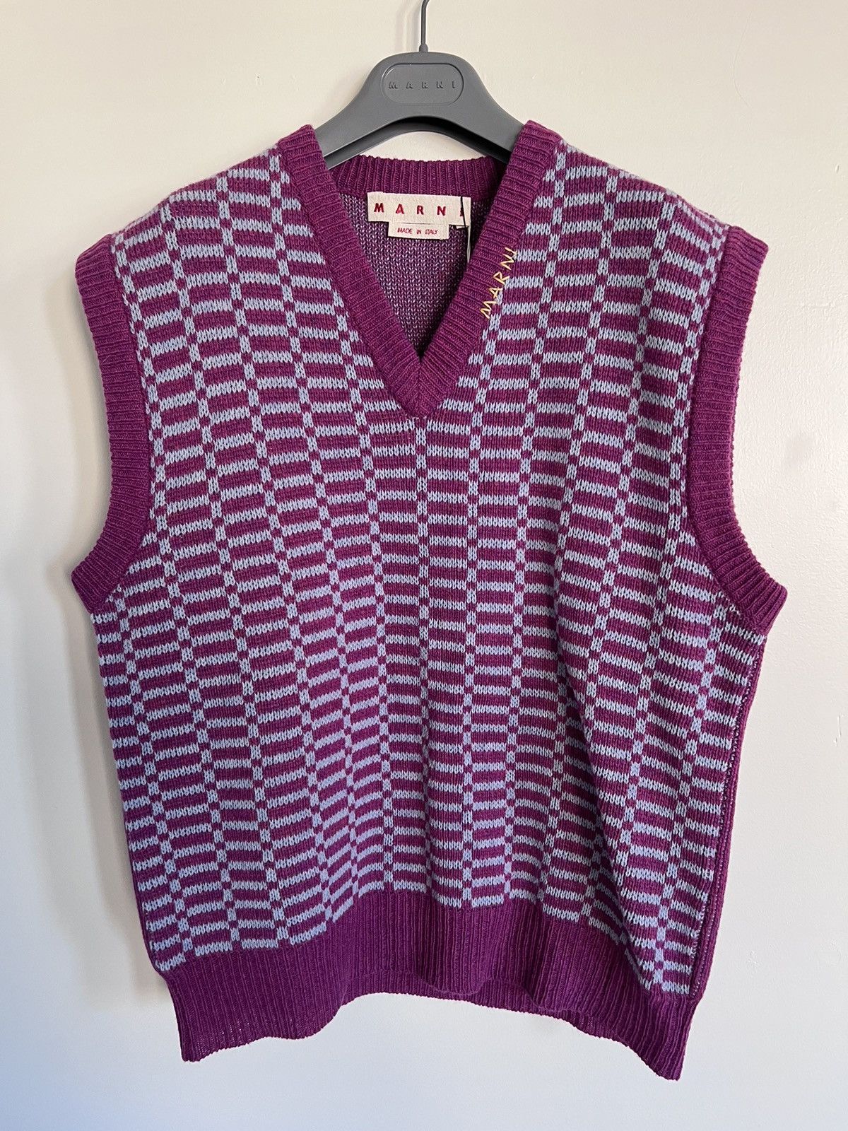 AW22 intarsia v-neck Shetland sweater vest, IT50, Italy