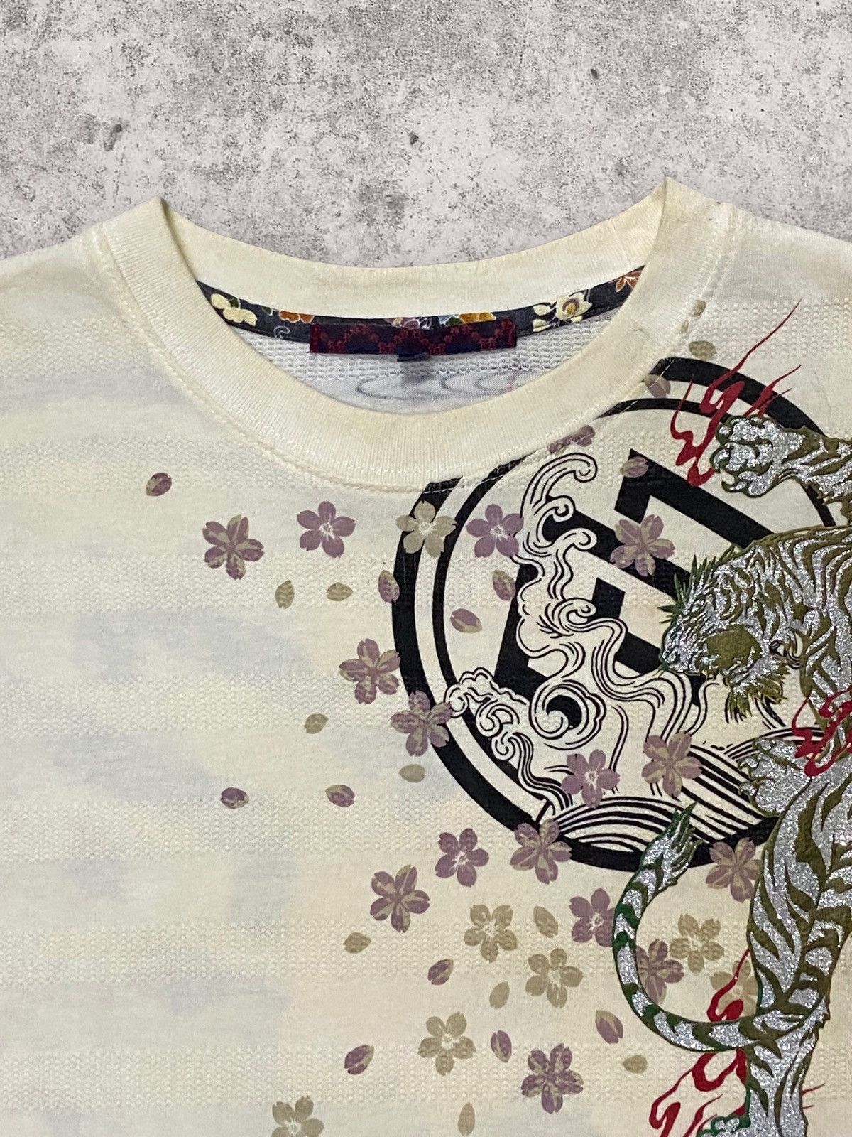 Japanese Brand × Vintage Vintage Karakuri Japan Embossed Tiger Sukajan Yakuza Tshirt Size US M / EU 48-50 / 2 - 12 Thumbnail