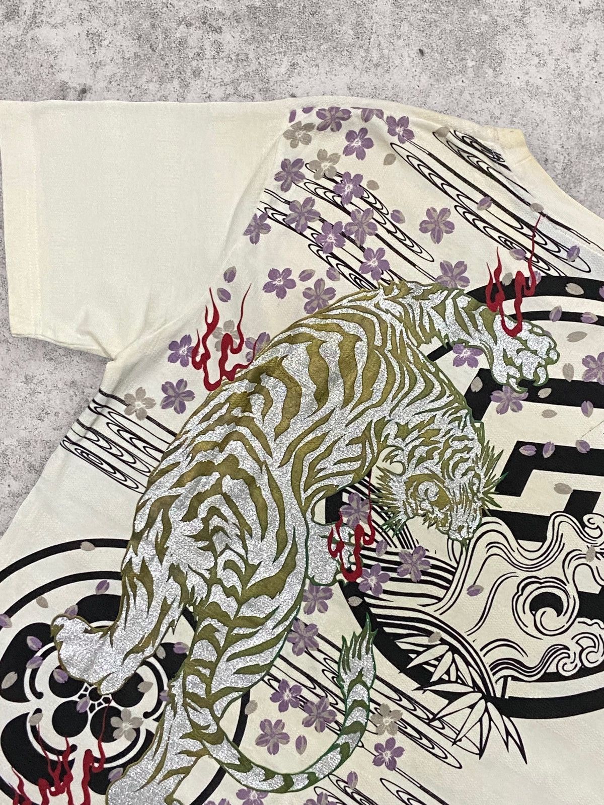 Japanese Brand × Vintage Vintage Karakuri Japan Embossed Tiger Sukajan Yakuza Tshirt Size US M / EU 48-50 / 2 - 5 Thumbnail