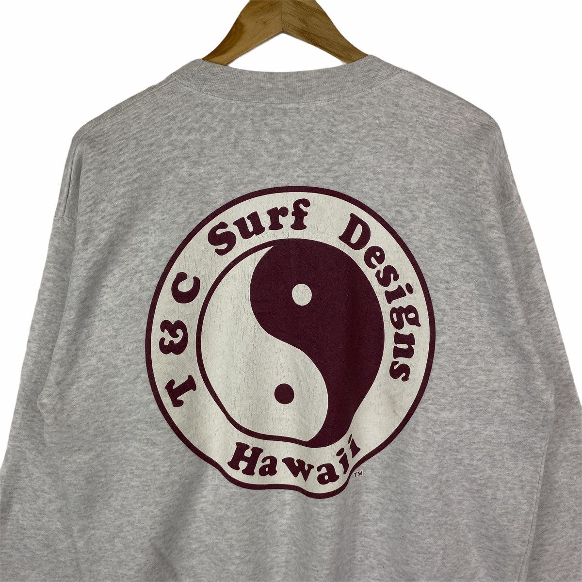 Vintage Vintage TOWN & COUNTRY Surfing Hawaii Big Logo Sweatshirt Size US L / EU 52-54 / 3 - 3 Thumbnail