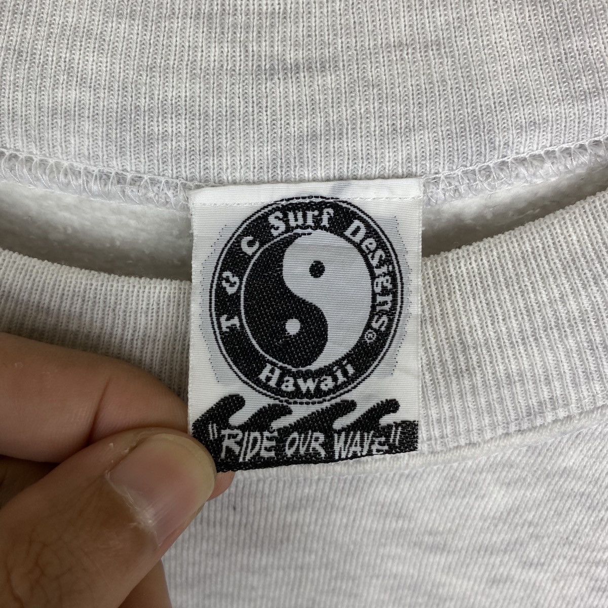 Vintage Vintage TOWN & COUNTRY Surfing Hawaii Big Logo Sweatshirt Size US L / EU 52-54 / 3 - 5 Thumbnail