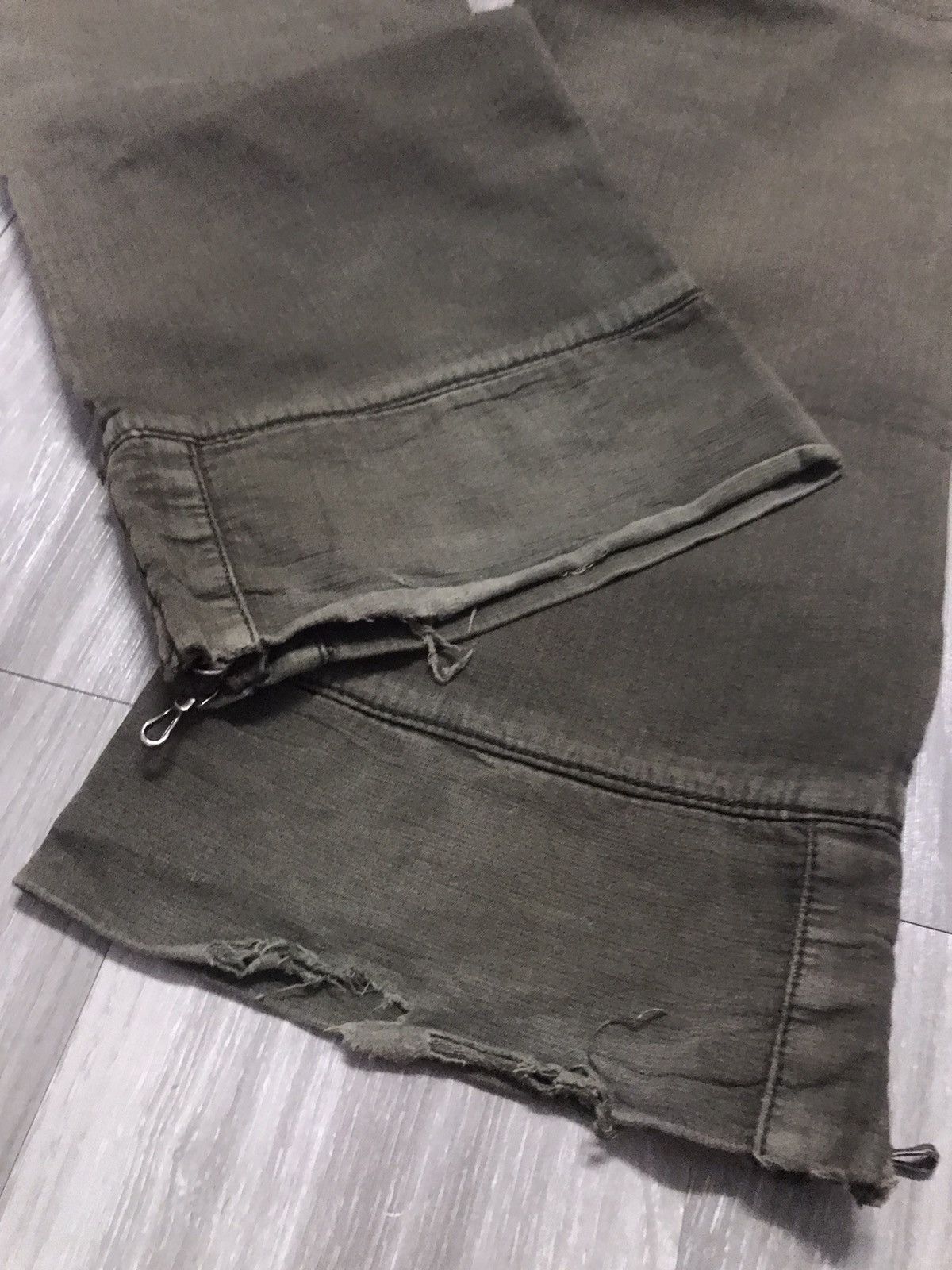 RIPVANWINKLE Cargo Pants Leg Zipper Size US 33 - 11 Thumbnail