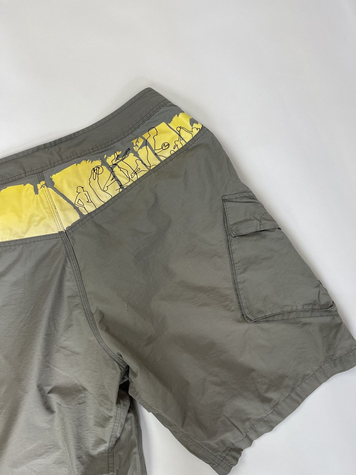 Nike Nike vintage y2k grey big logo cargo shorts beach wear swim Size US 36 / EU 52 - 12 Thumbnail