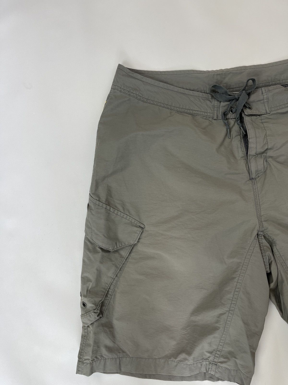 Nike Nike vintage y2k grey big logo cargo shorts beach wear swim Size US 36 / EU 52 - 2 Thumbnail