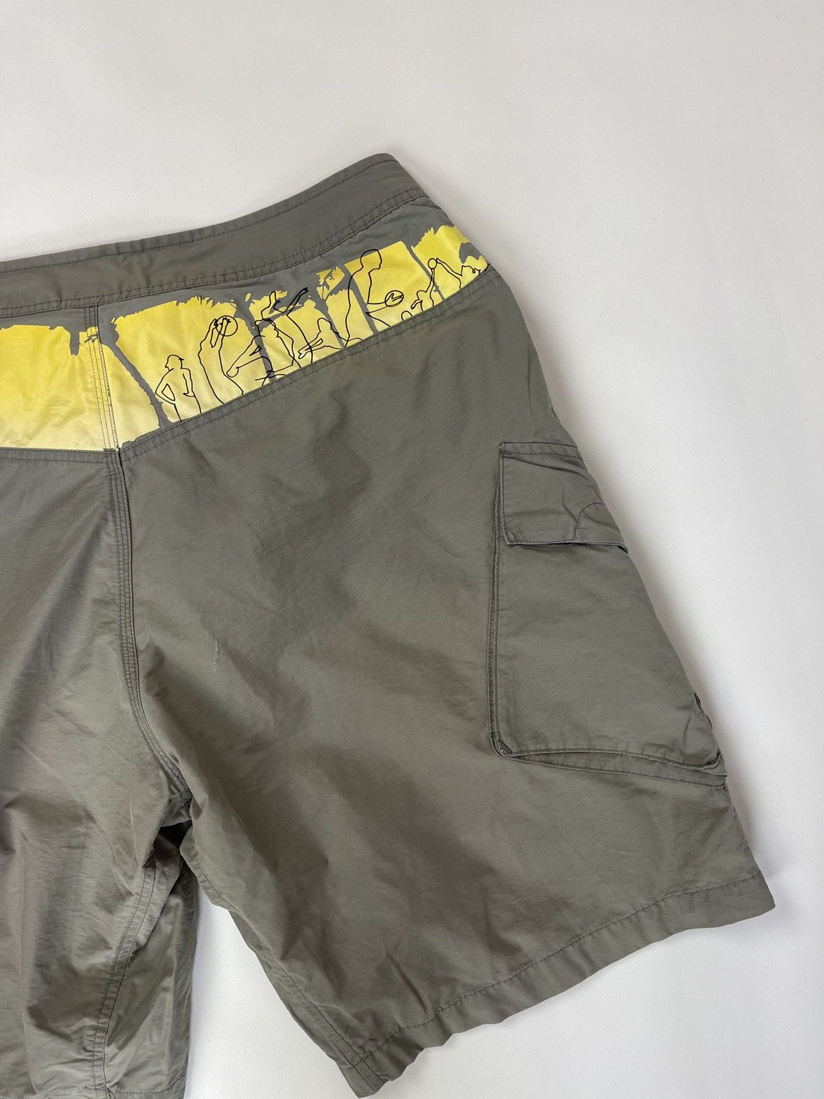 Nike Nike vintage y2k grey big logo cargo shorts beach wear swim Size US 36 / EU 52 - 10 Thumbnail