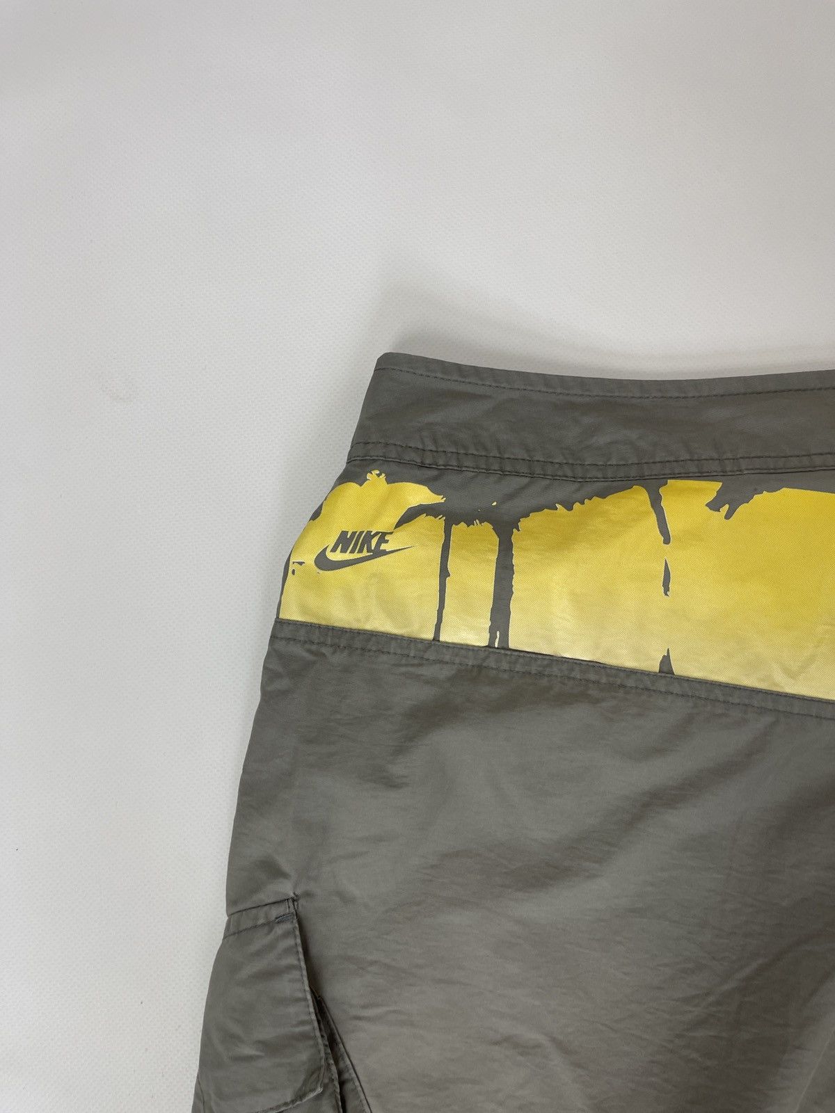 Nike Nike vintage y2k grey big logo cargo shorts beach wear swim Size US 36 / EU 52 - 11 Thumbnail
