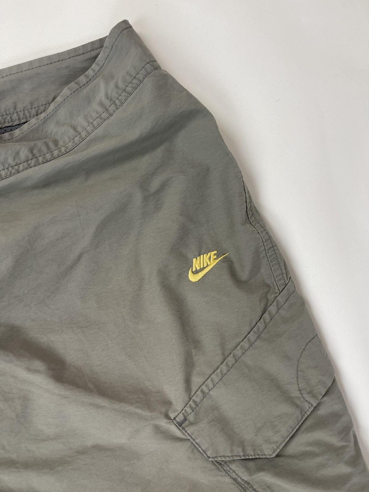 Nike Nike vintage y2k grey big logo cargo shorts beach wear swim Size US 36 / EU 52 - 6 Thumbnail