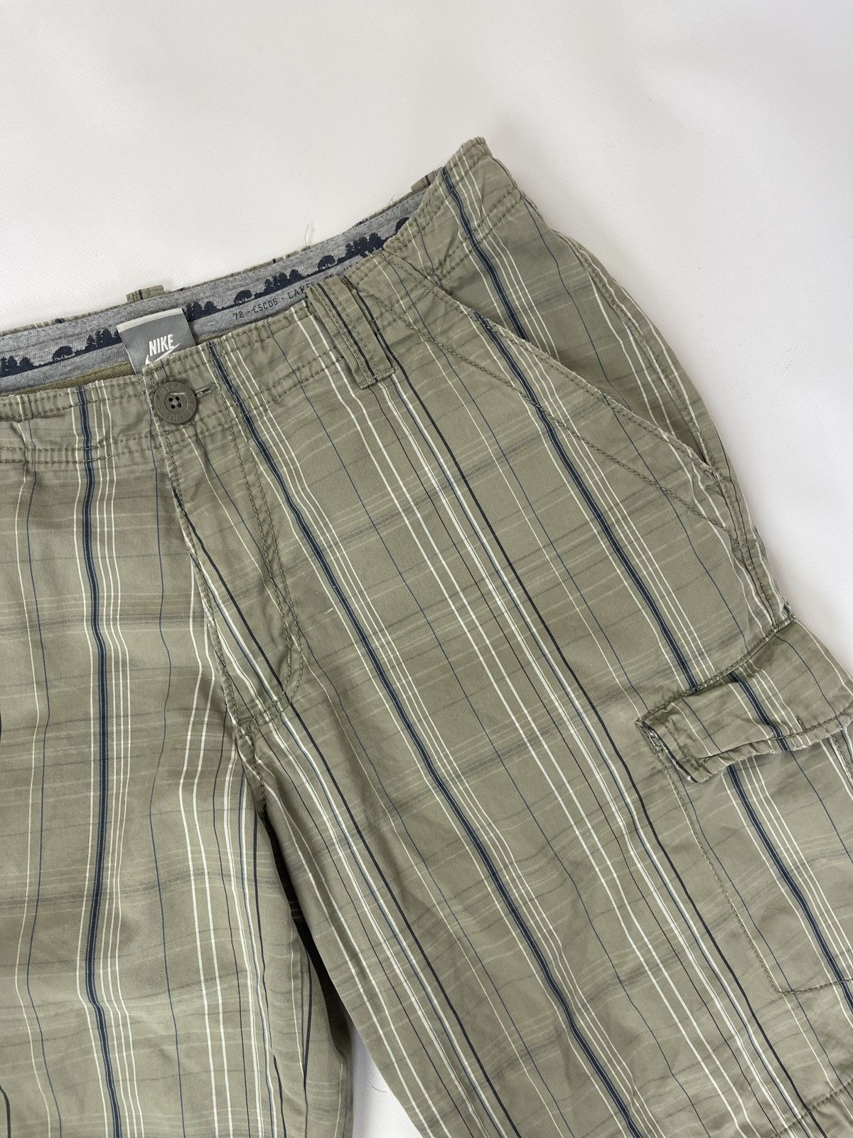 Nike Nike vintage y2k grey checkered cargo shorts logo Size US 32 / EU 48 - 7 Thumbnail