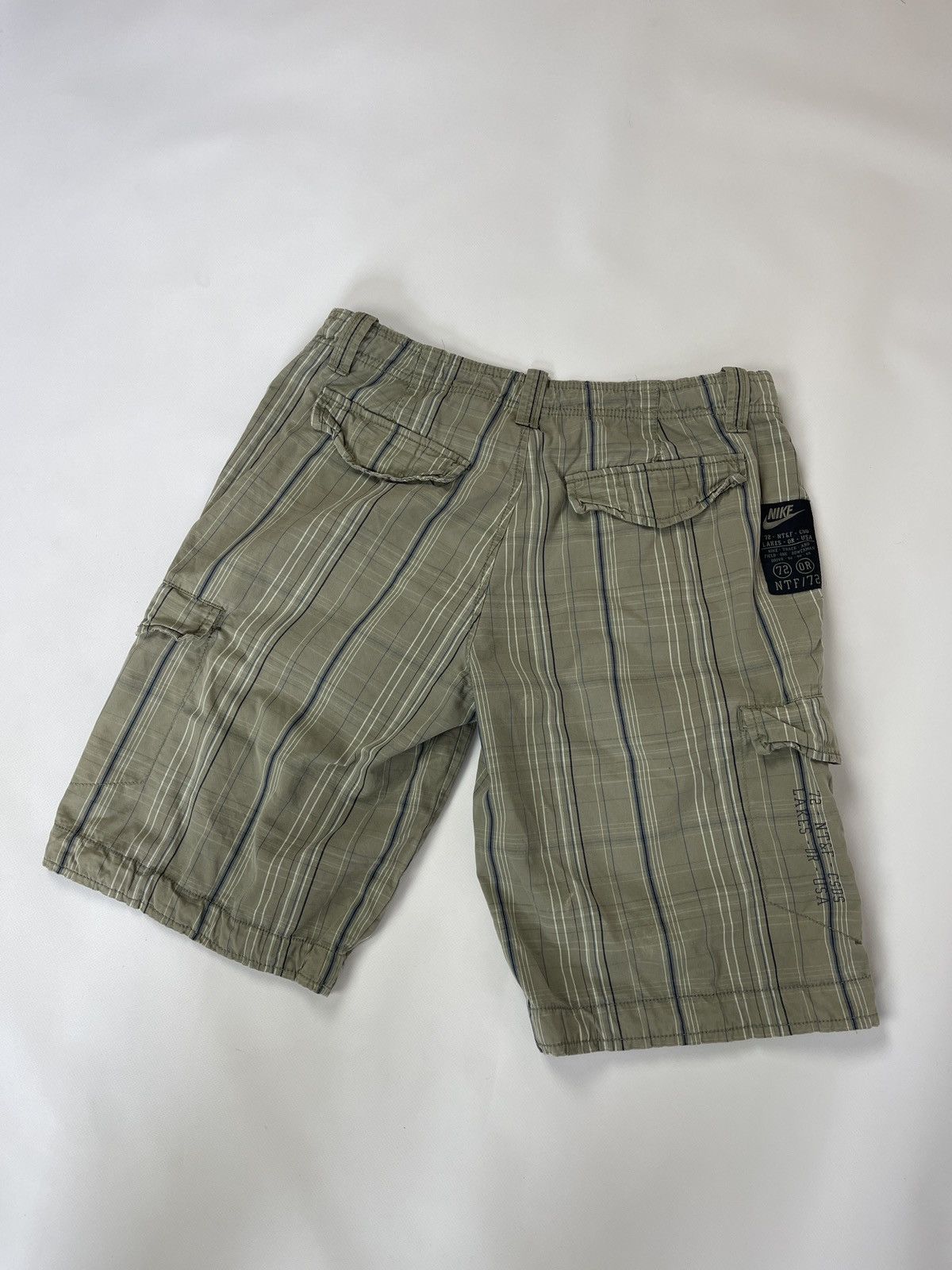 Nike Nike vintage y2k grey checkered cargo shorts logo Size US 32 / EU 48 - 1 Thumbnail