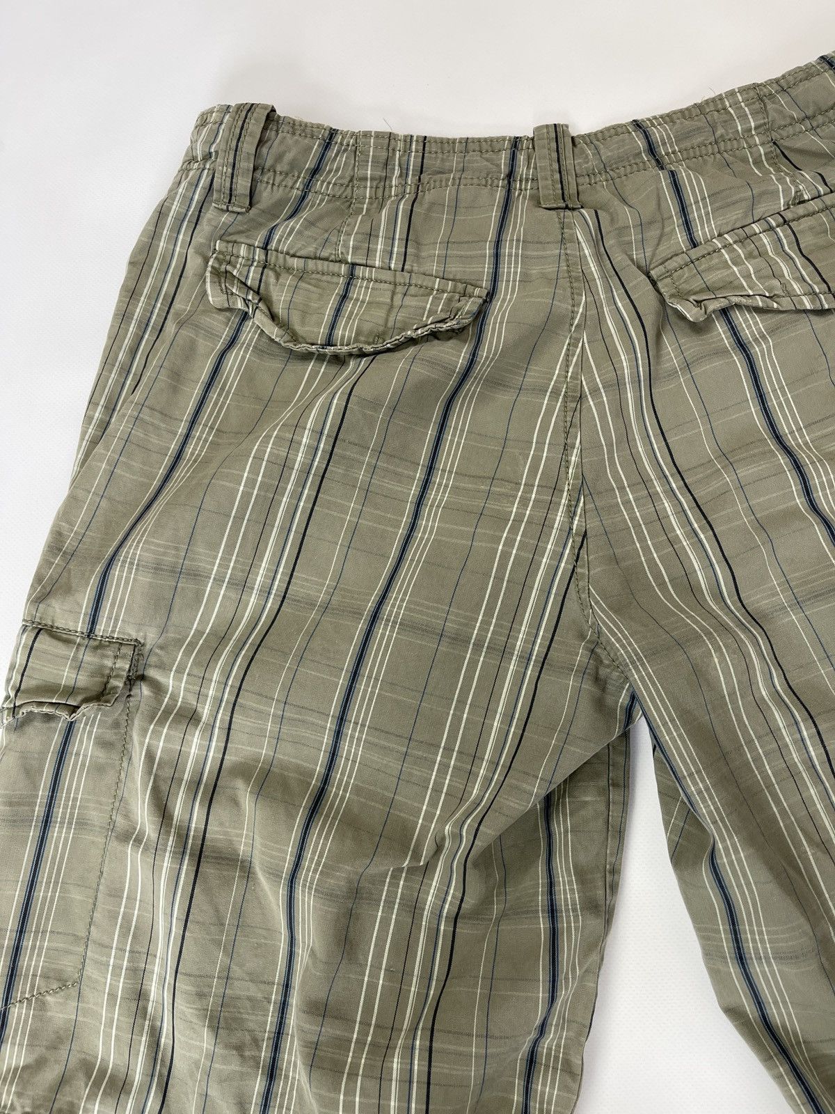 Nike Nike vintage y2k grey checkered cargo shorts logo Size US 32 / EU 48 - 14 Thumbnail