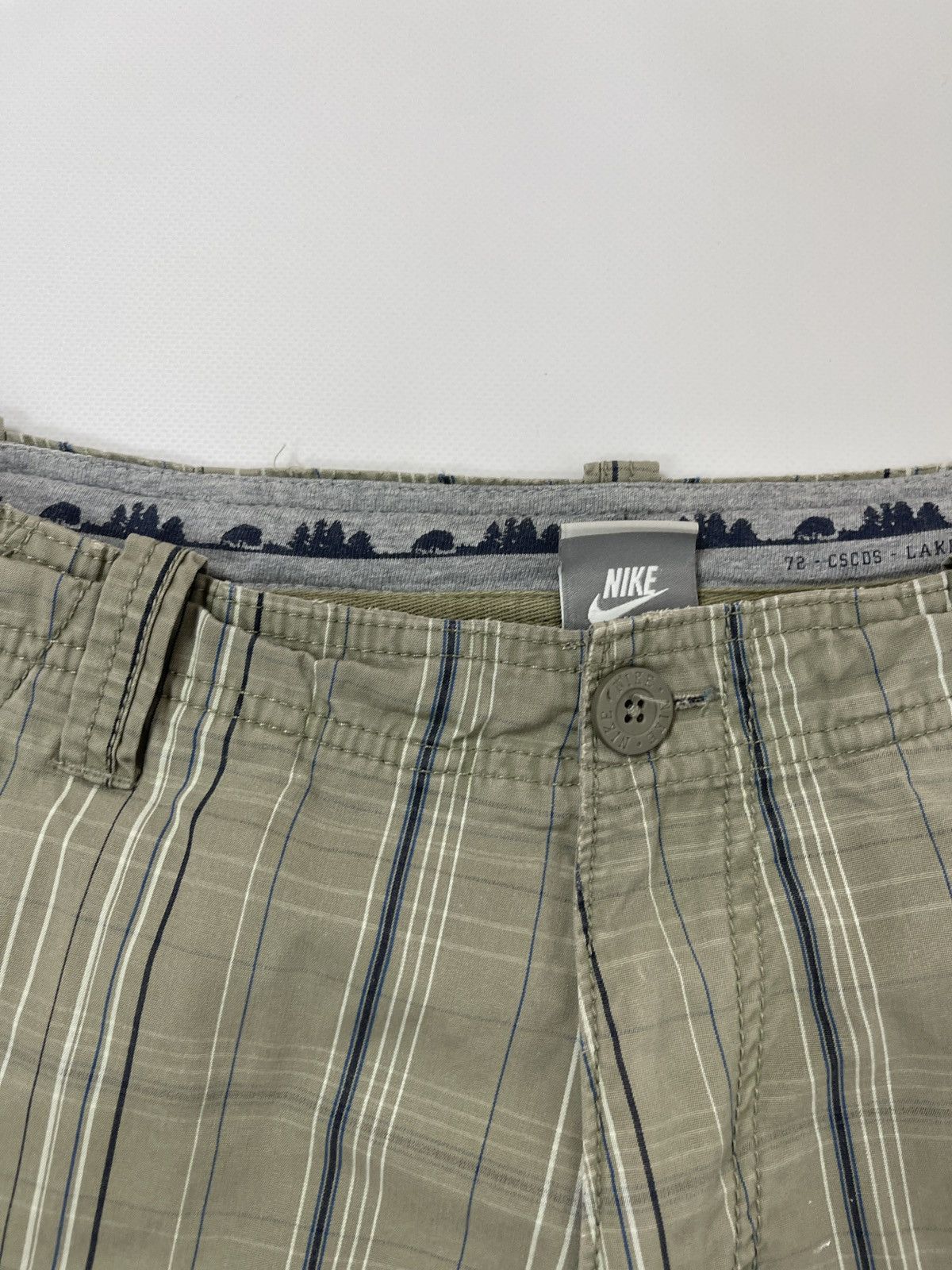 Nike Nike vintage y2k grey checkered cargo shorts logo Size US 32 / EU 48 - 8 Thumbnail