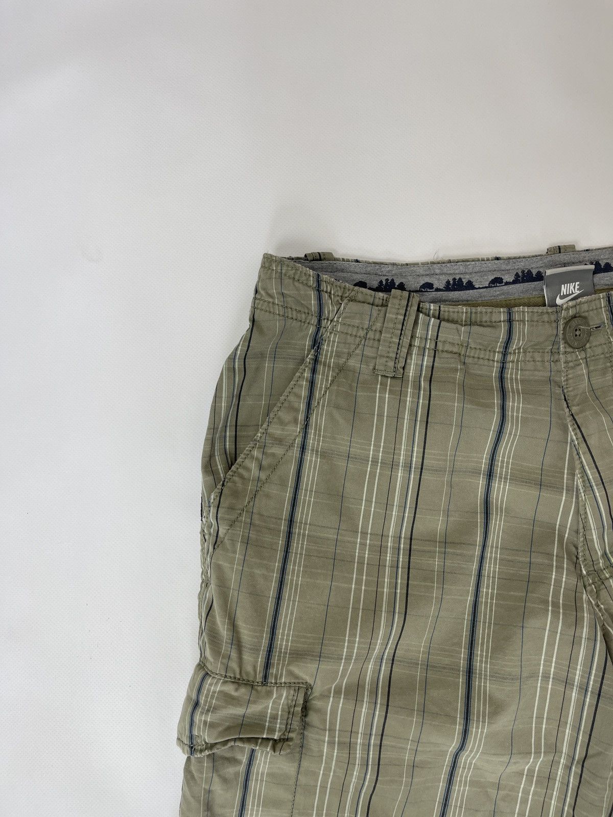 Nike Nike vintage y2k grey checkered cargo shorts logo Size US 32 / EU 48 - 5 Thumbnail