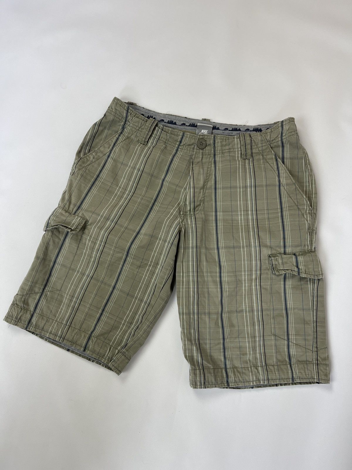 Nike Nike vintage y2k grey checkered cargo shorts logo Size US 32 / EU 48 - 3 Thumbnail