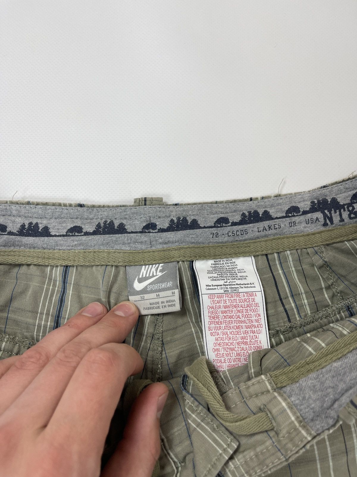 Nike Nike vintage y2k grey checkered cargo shorts logo Size US 32 / EU 48 - 9 Thumbnail