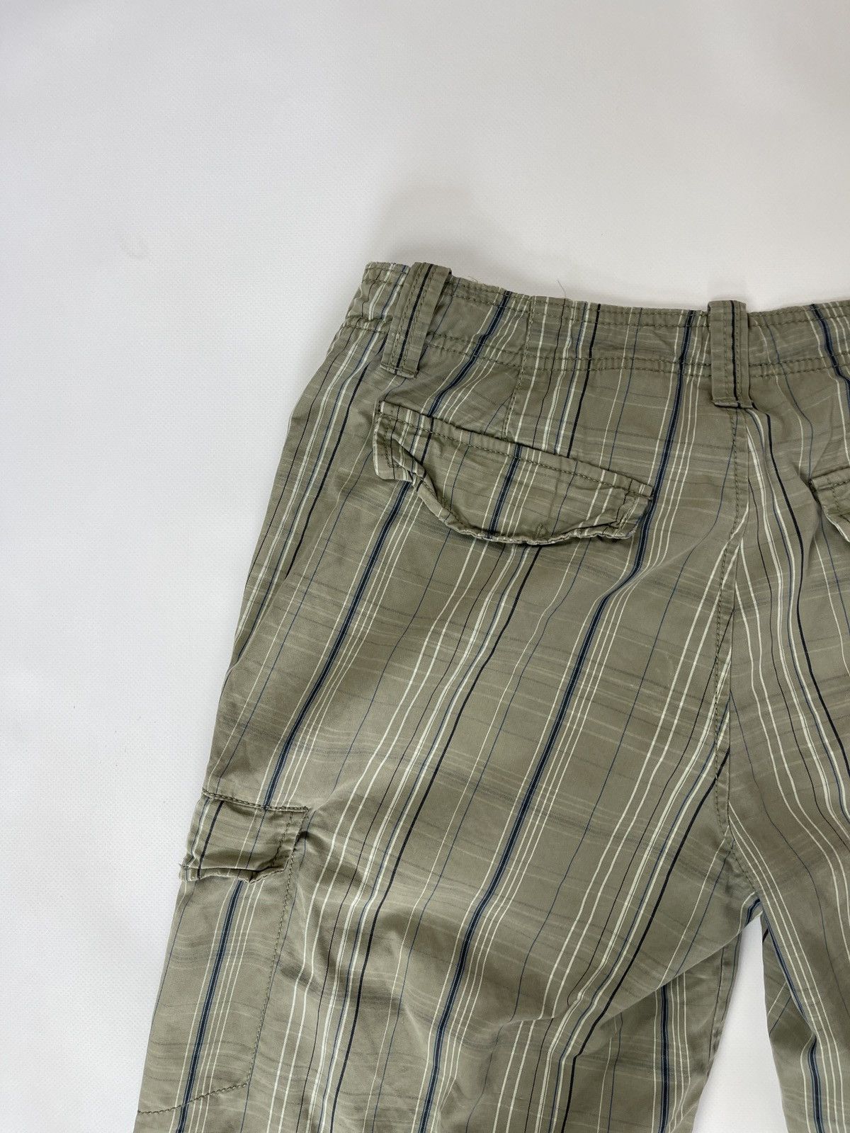 Nike Nike vintage y2k grey checkered cargo shorts logo Size US 32 / EU 48 - 11 Thumbnail