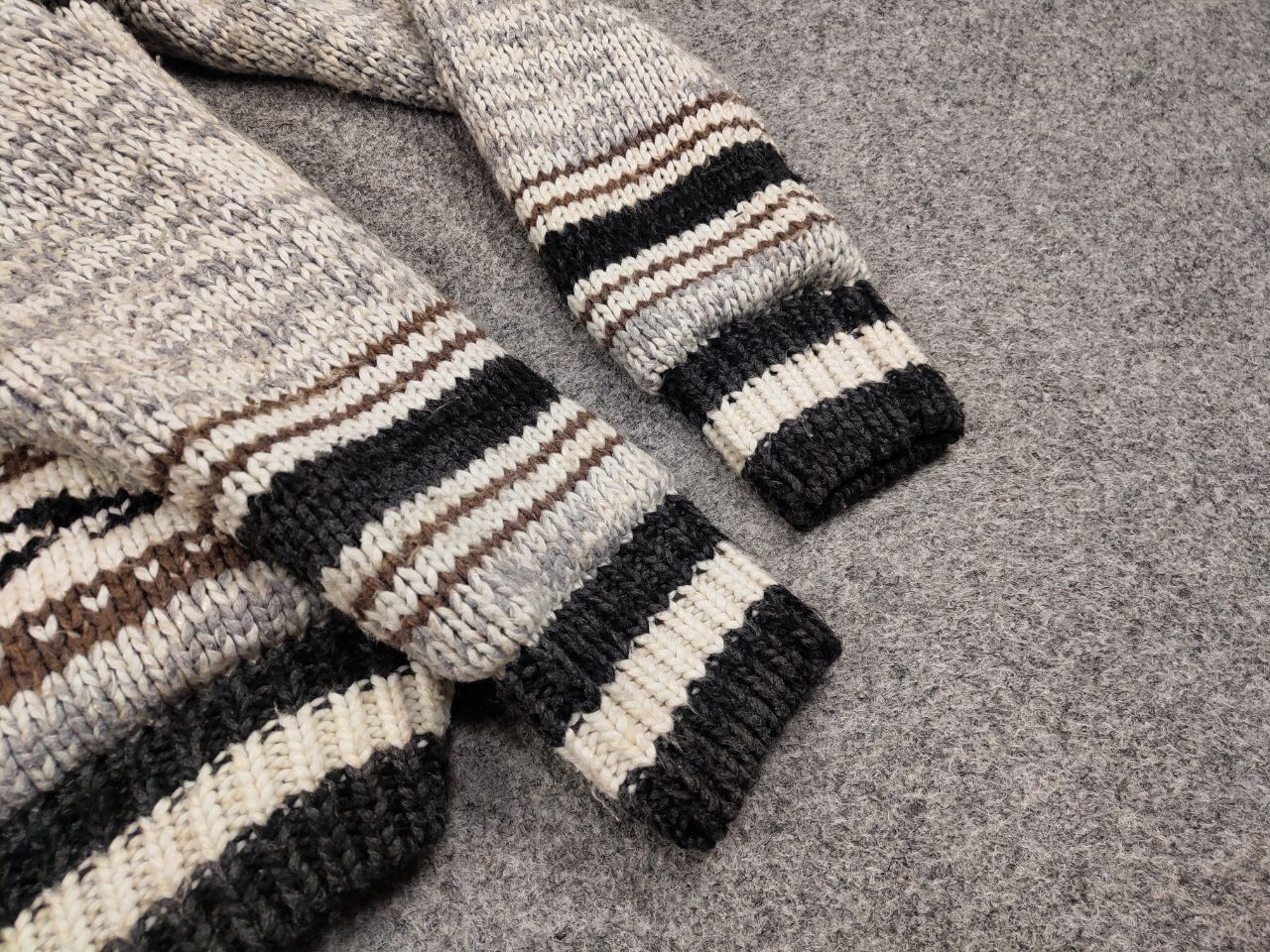 Japanese Brand Vintage 90's Cable Knit Wool Animal Pattern Cowichan Sweater Size US L / EU 52-54 / 3 - 16 Thumbnail