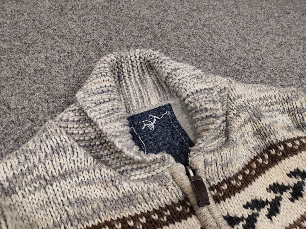 Japanese Brand Vintage 90's Cable Knit Wool Animal Pattern Cowichan Sweater Size US L / EU 52-54 / 3 - 18 Thumbnail