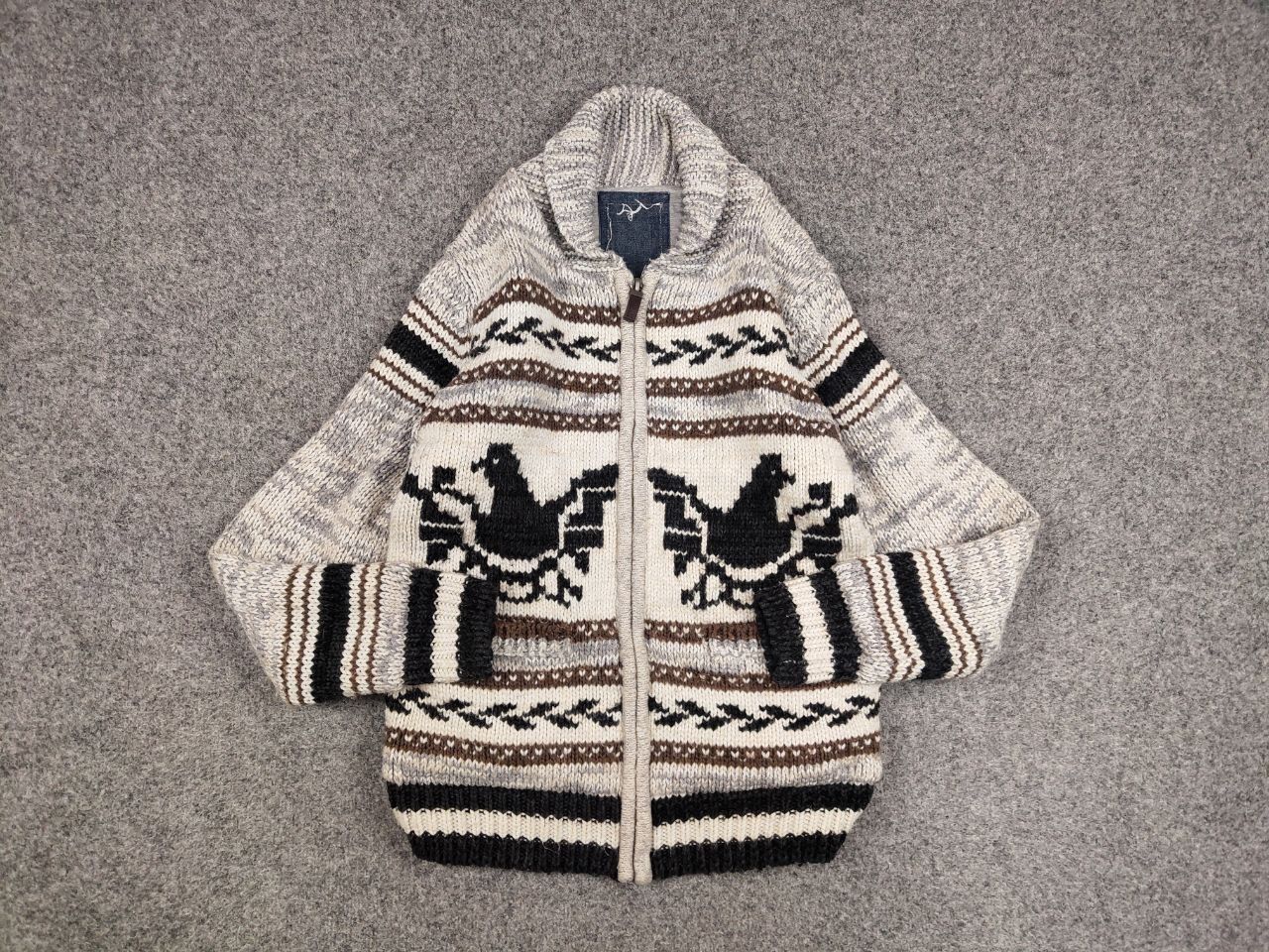 Japanese Brand Vintage 90's Cable Knit Wool Animal Pattern Cowichan Sweater Size US L / EU 52-54 / 3 - 13 Thumbnail