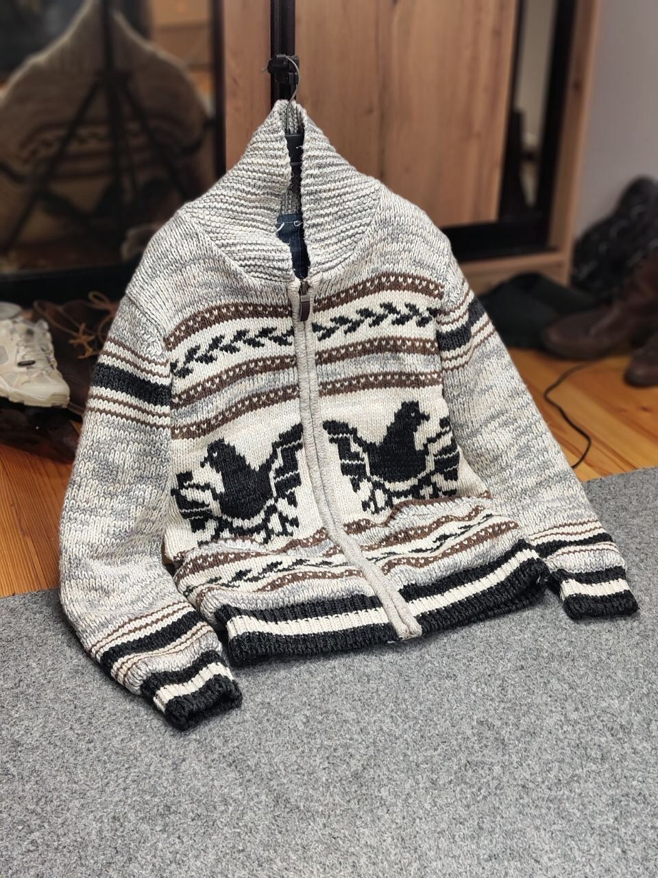 Japanese Brand Vintage 90's Cable Knit Wool Animal Pattern Cowichan Sweater Size US L / EU 52-54 / 3 - 23 Thumbnail