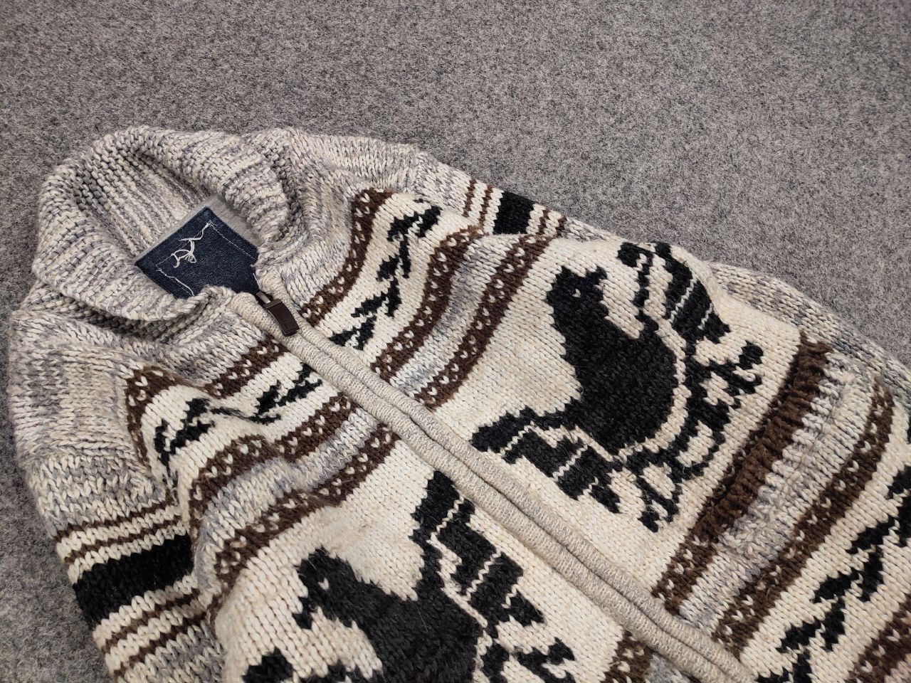 Japanese Brand Vintage 90's Cable Knit Wool Animal Pattern Cowichan Sweater Size US L / EU 52-54 / 3 - 12 Thumbnail