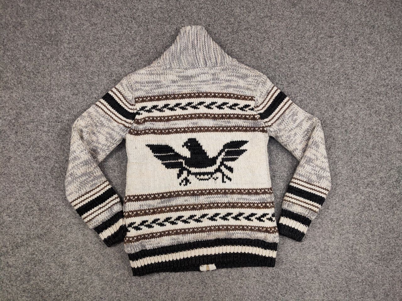 Japanese Brand Vintage 90's Cable Knit Wool Animal Pattern Cowichan Sweater Size US L / EU 52-54 / 3 - 19 Thumbnail