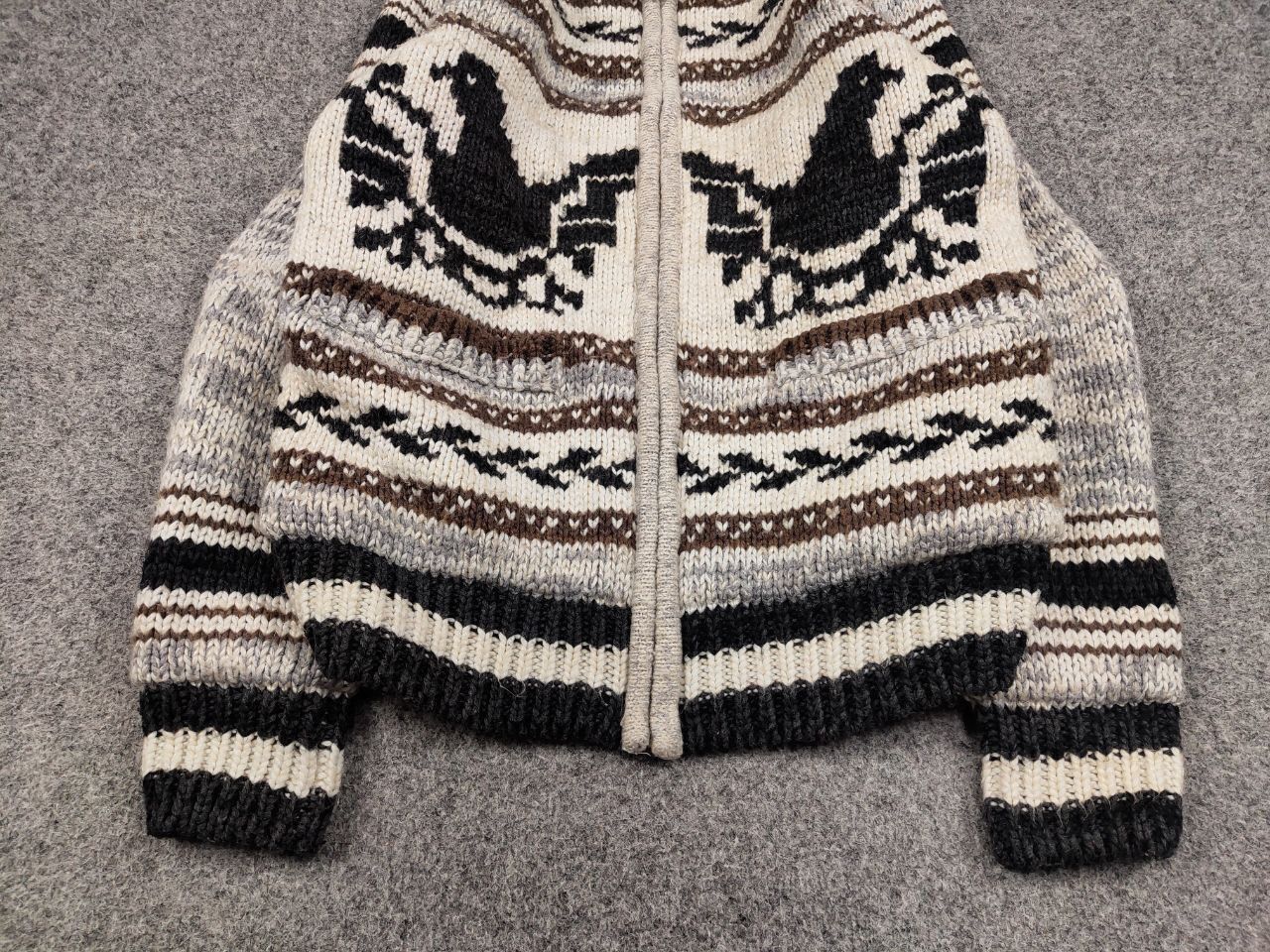 Japanese Brand Vintage 90's Cable Knit Wool Animal Pattern Cowichan Sweater Size US L / EU 52-54 / 3 - 9 Thumbnail