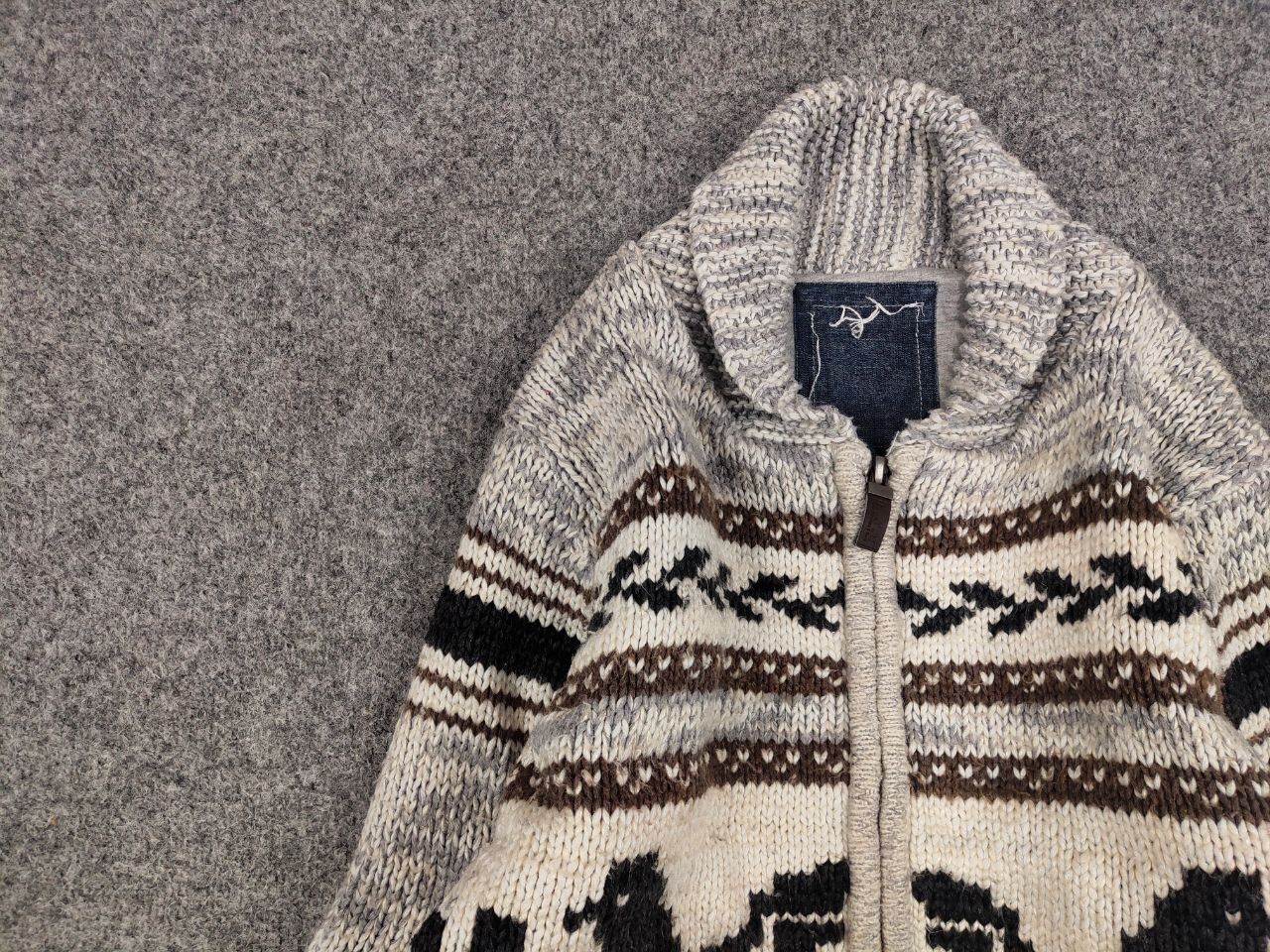 Japanese Brand Vintage 90's Cable Knit Wool Animal Pattern Cowichan Sweater Size US L / EU 52-54 / 3 - 11 Thumbnail