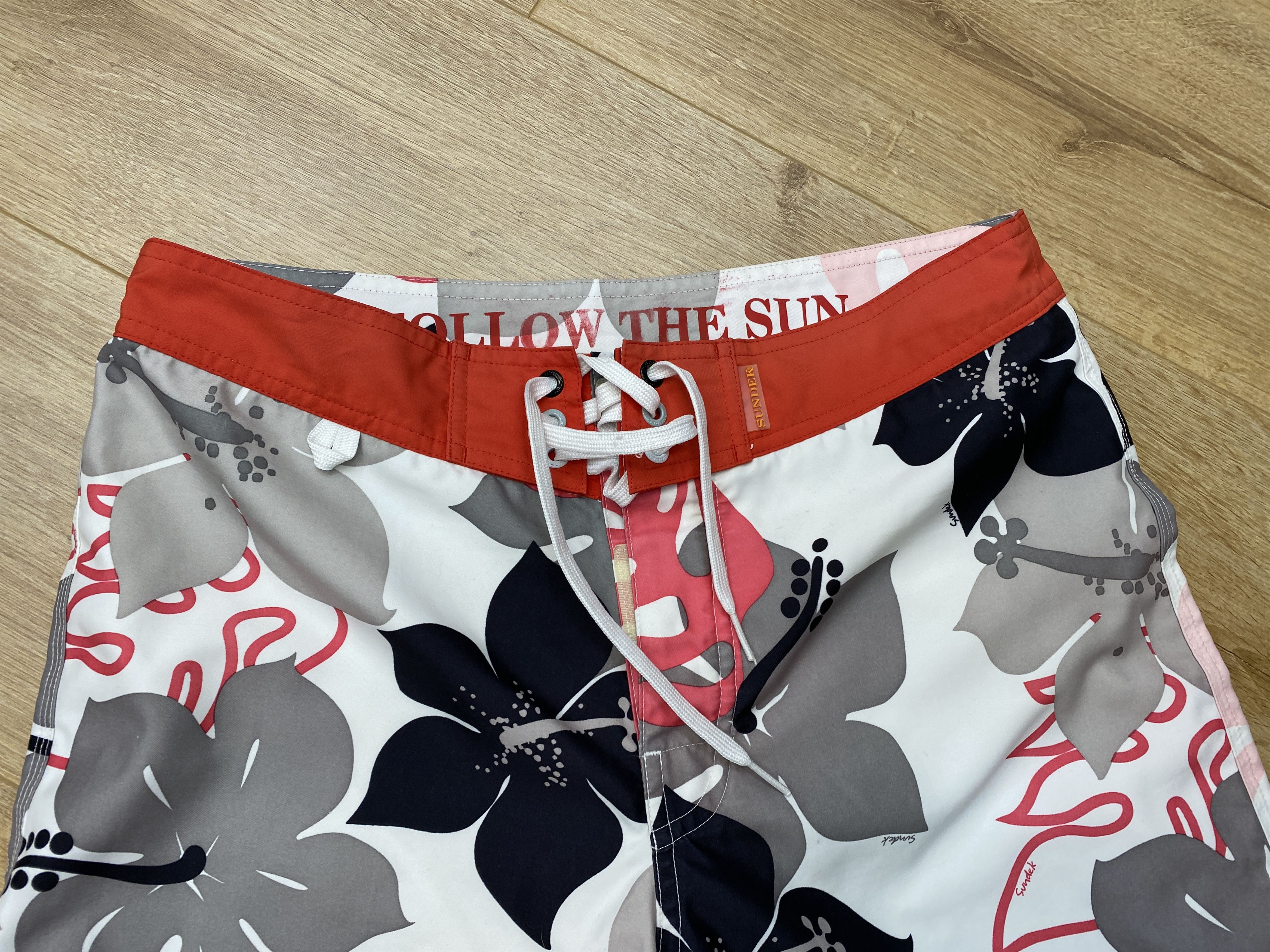 Sundek Long Sundek 30 Floral Beach Shorts Trunks Bath Size 30 S M Size US 30 / EU 46 - 12 Thumbnail