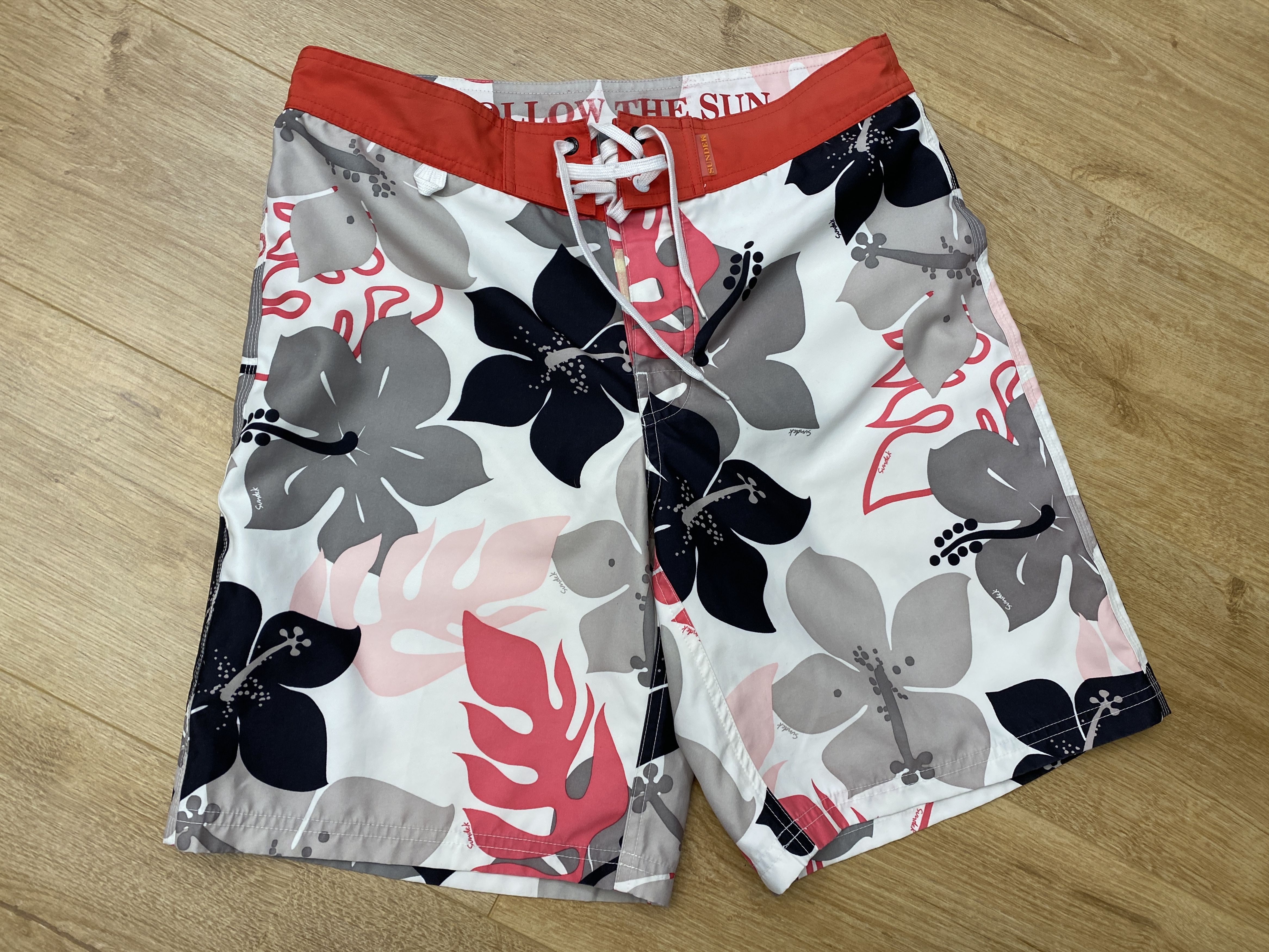 Sundek Long Sundek 30 Floral Beach Shorts Trunks Bath Size 30 S M Size US 30 / EU 46 - 2 Thumbnail