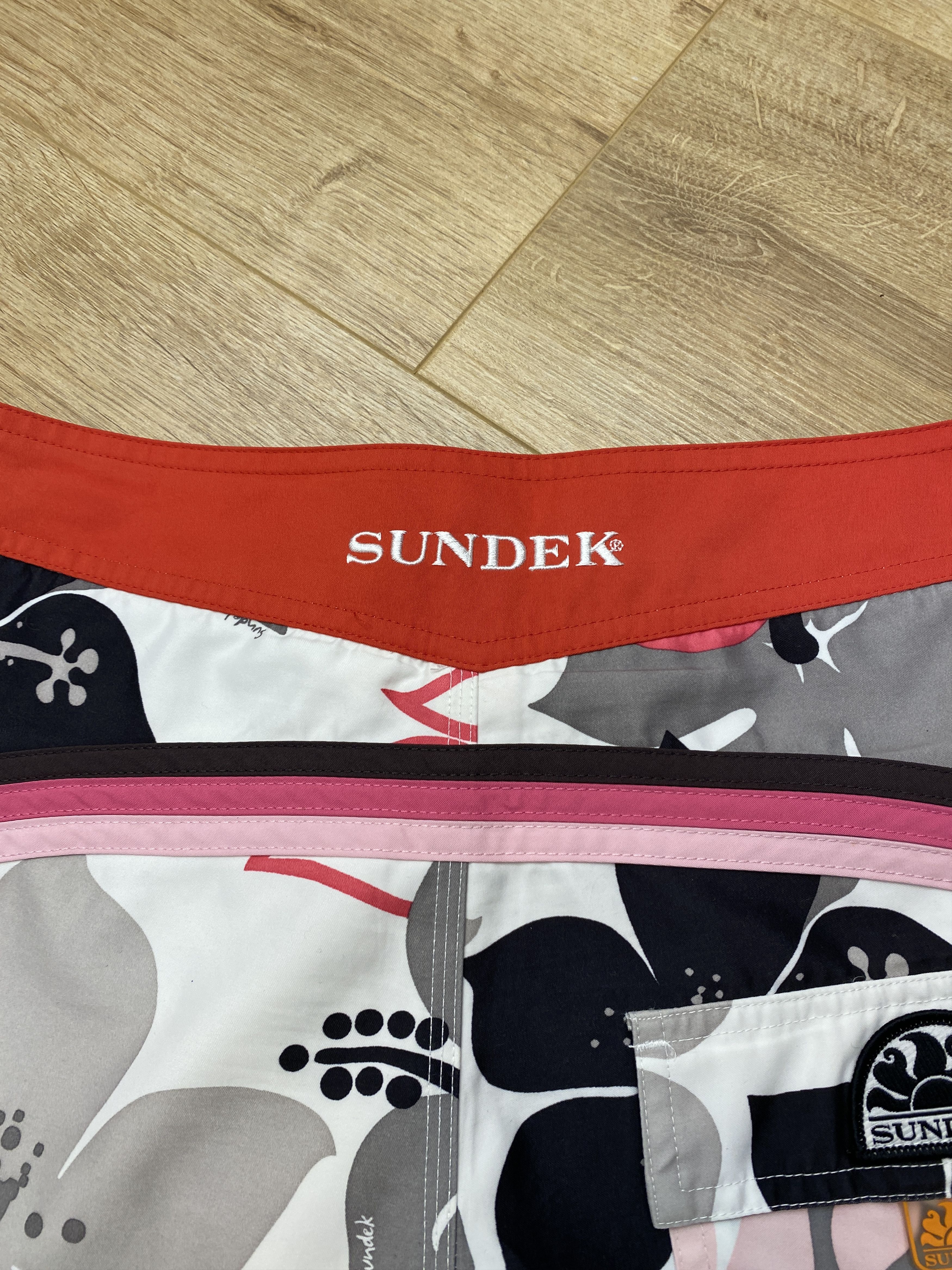 Sundek Long Sundek 30 Floral Beach Shorts Trunks Bath Size 30 S M Size US 30 / EU 46 - 10 Thumbnail