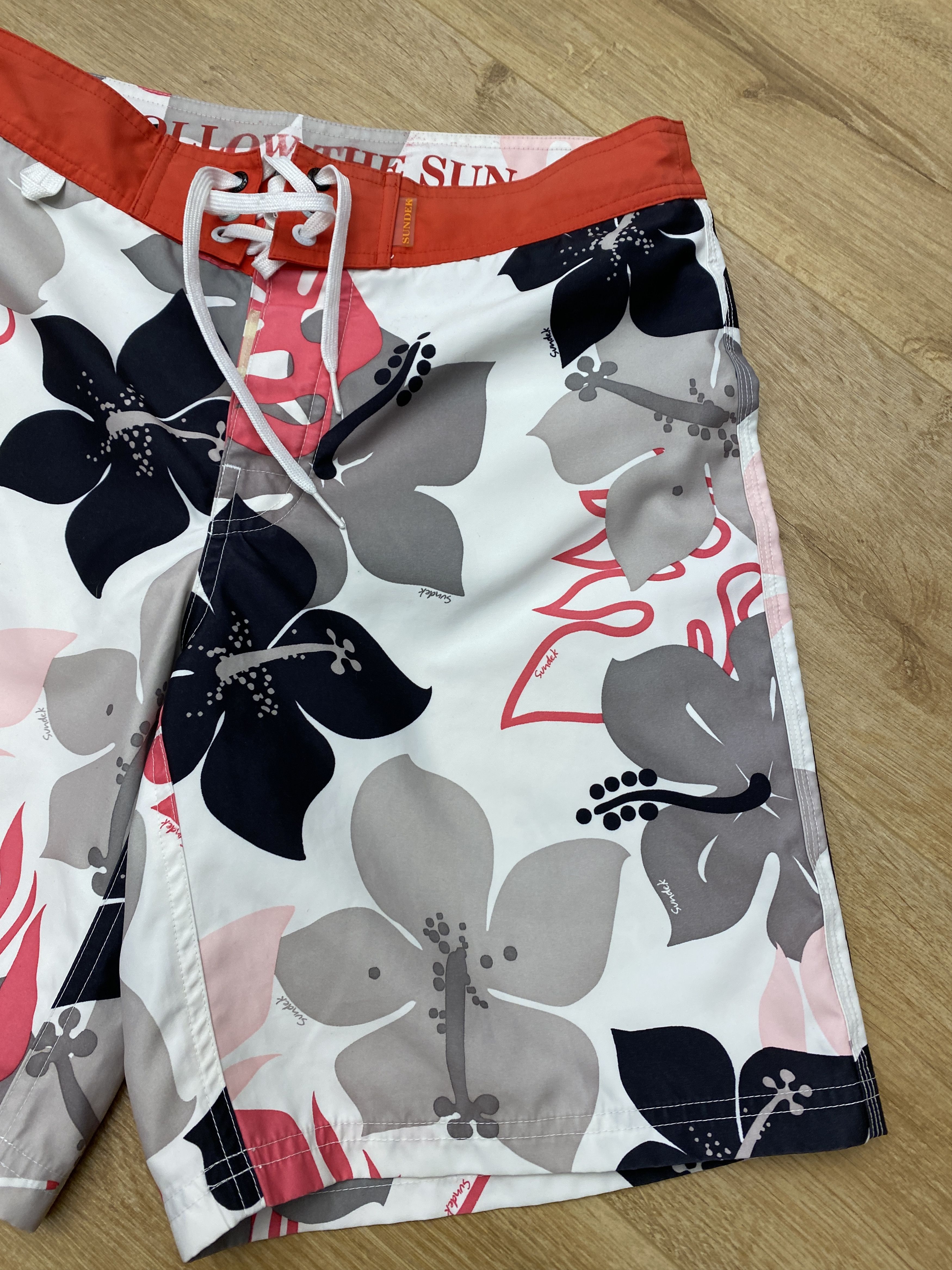 Sundek Long Sundek 30 Floral Beach Shorts Trunks Bath Size 30 S M Size US 30 / EU 46 - 14 Thumbnail