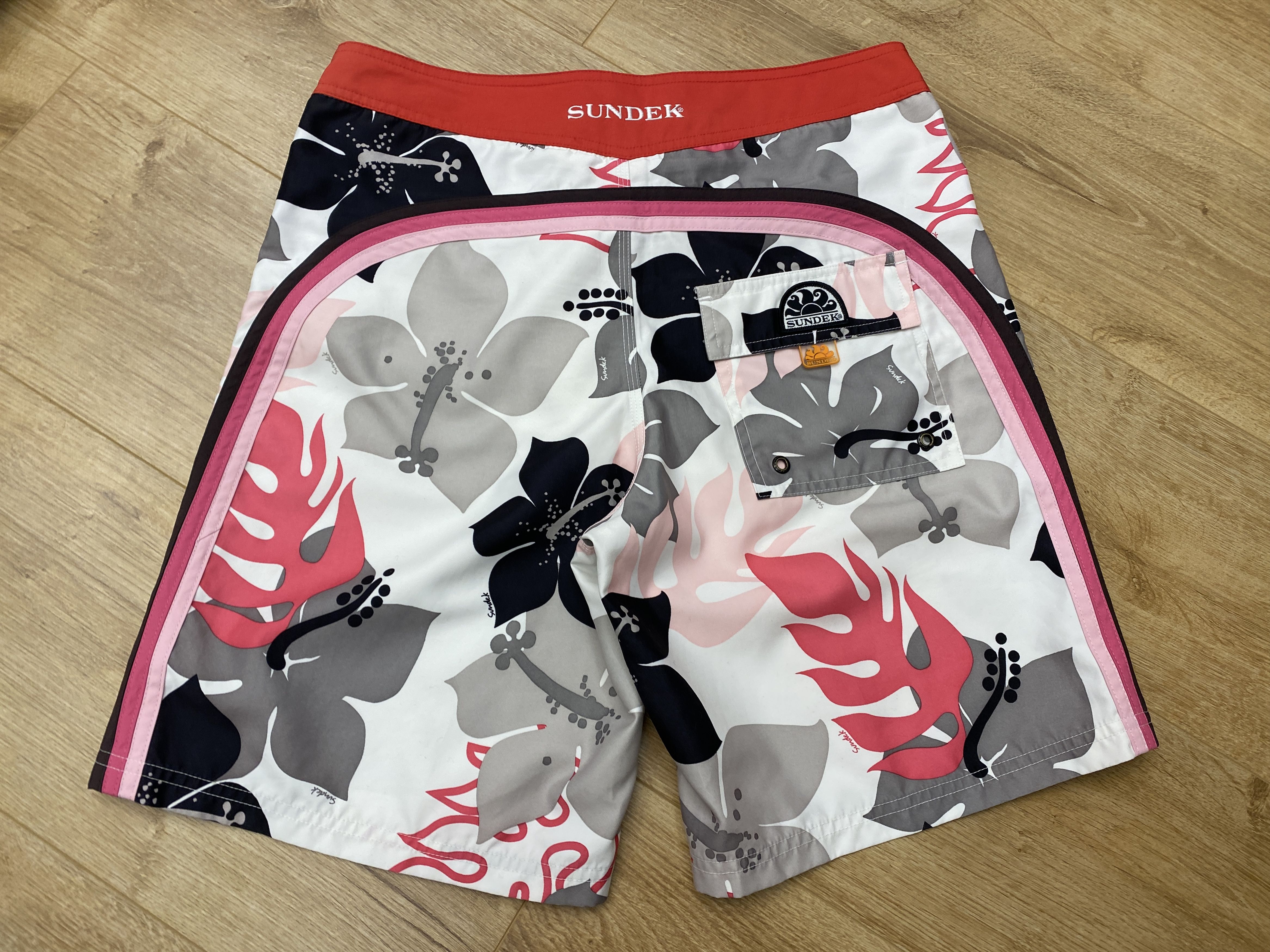 Sundek Long Sundek 30 Floral Beach Shorts Trunks Bath Size 30 S M Size US 30 / EU 46 - 1 Thumbnail