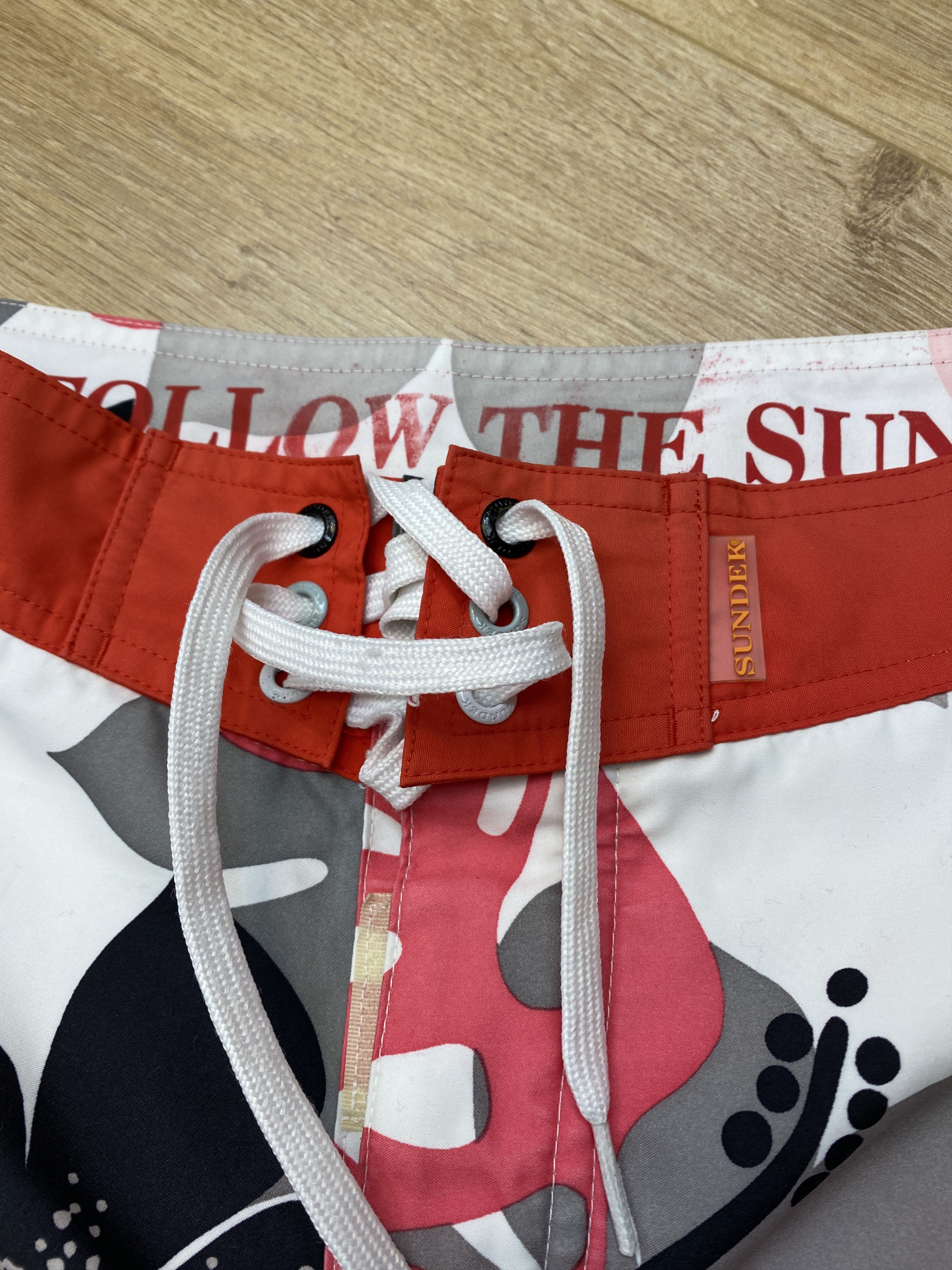 Sundek Long Sundek 30 Floral Beach Shorts Trunks Bath Size 30 S M Size US 30 / EU 46 - 16 Thumbnail