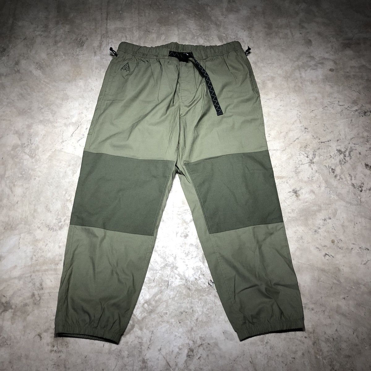 image of Nike Acg Olive Trail Pants in Olive Green, Men's (Size 40)