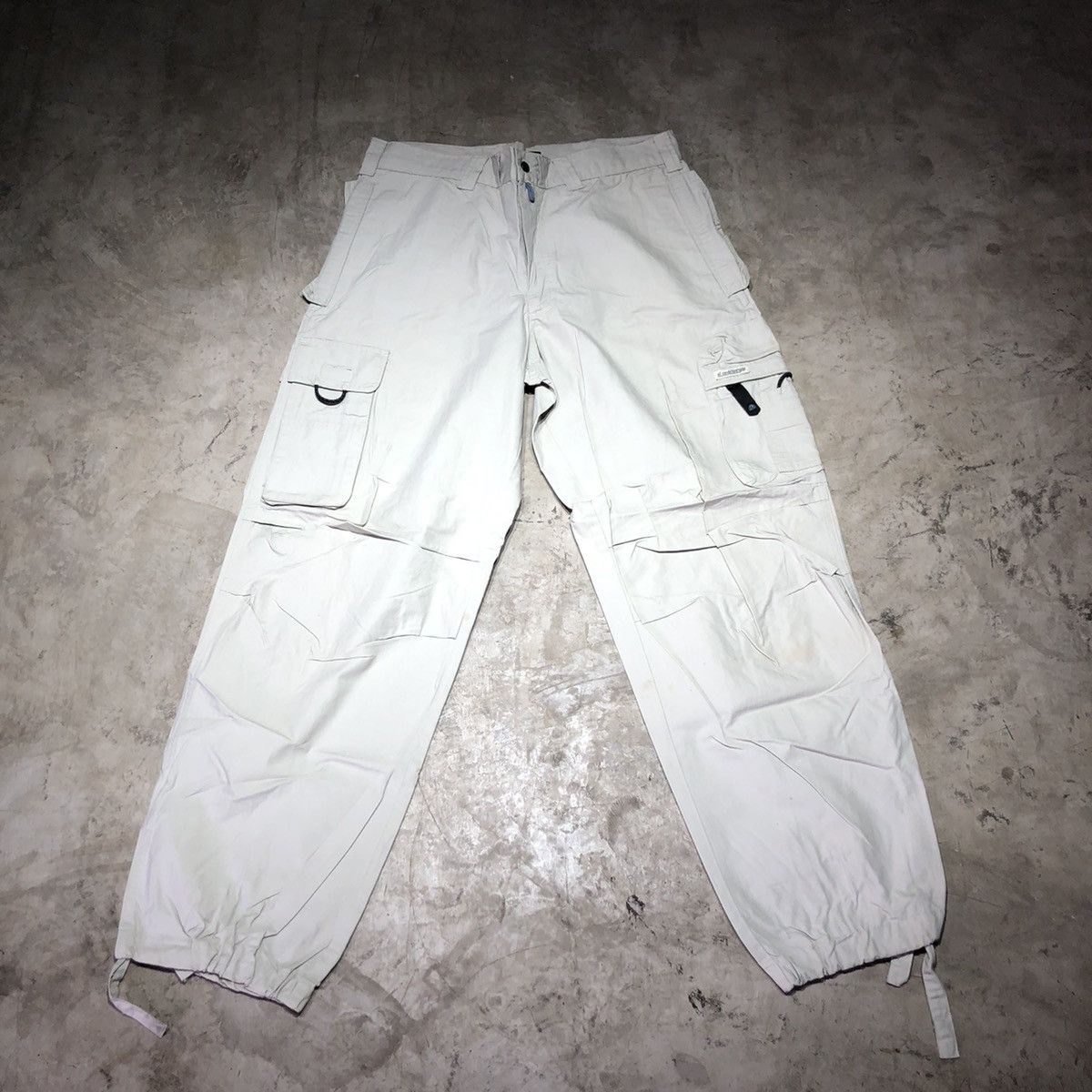 image of Nike Acg Cargo Pants in Beige, Men's (Size 30)