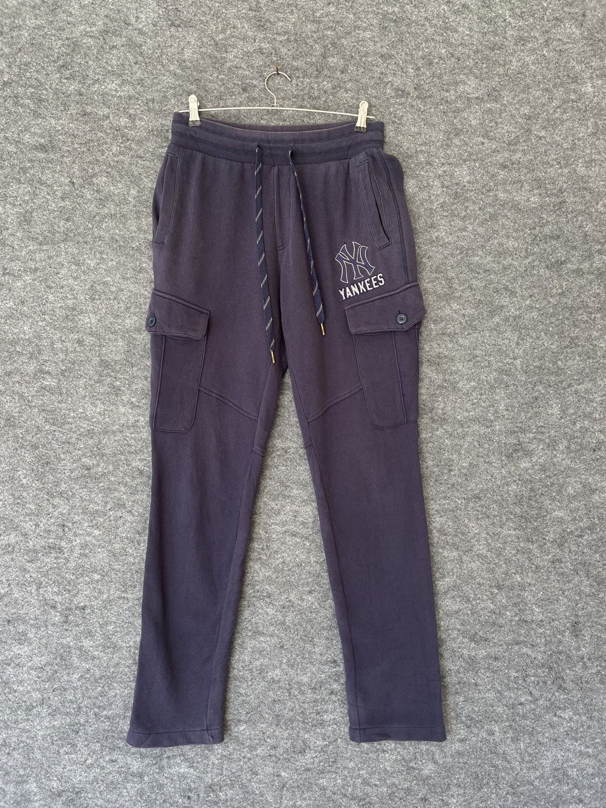 MLB × New York Yankees NEW YORK YANKEES SWEATPANTS Size US 30 / EU 46 - 1 Thumbnail