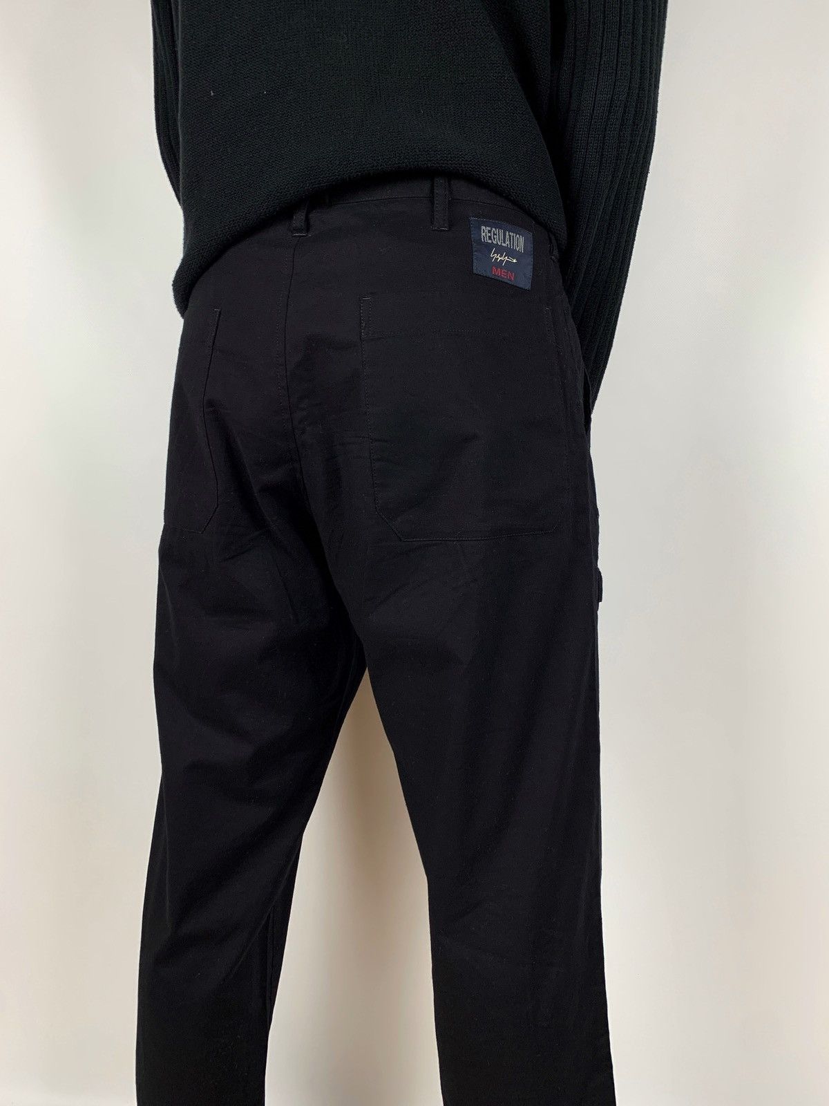 Yohji Yamamoto Yohji Yamamoto Cropped Regulation Black Pants Size US 30 / EU 46 - 1 Thumbnail