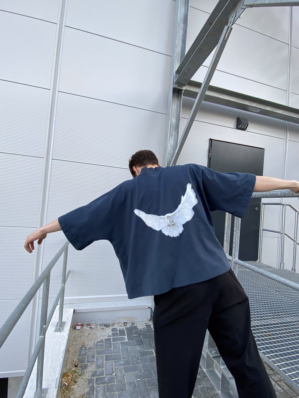 GAP TEE YEEZY NO BALENCIAGA × ENGINEERED DOVE SEAM CROP BY
