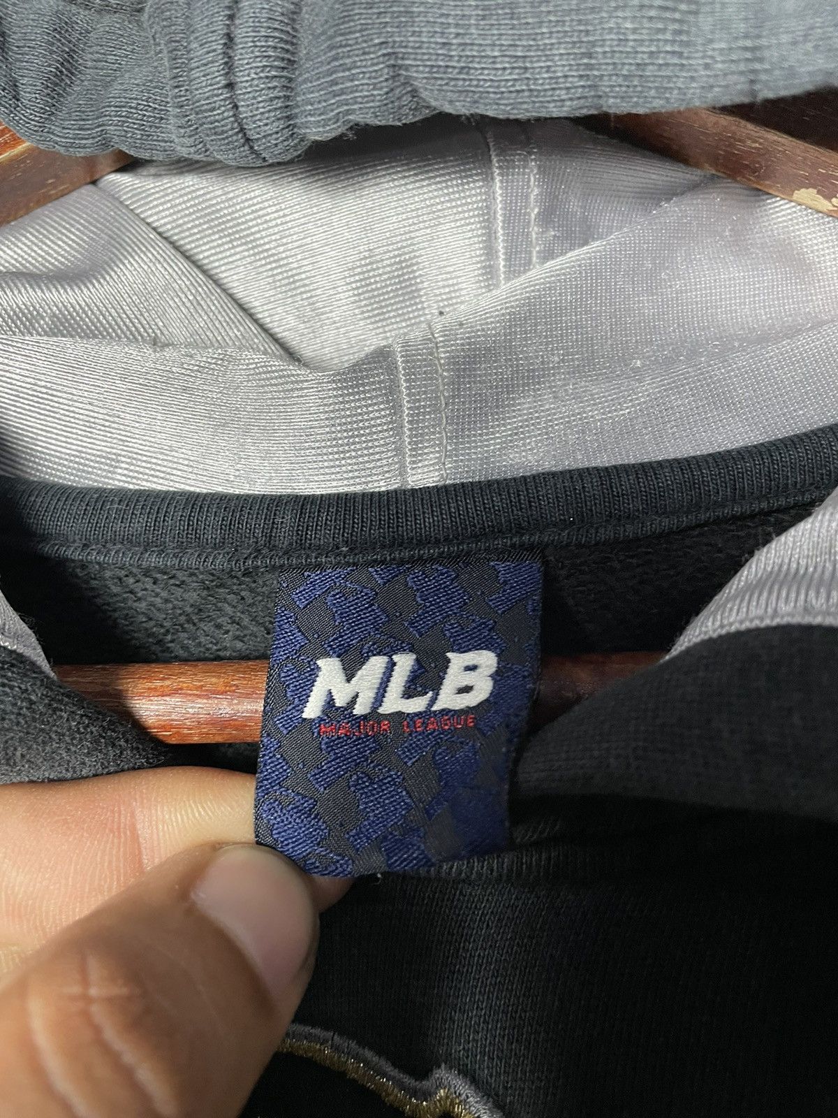 MLB MAJOR LEAGUE BASEBALL 2005 CHAMPIONSHIP HOODIE Size US L / EU 52-54 / 3 - 6 Thumbnail