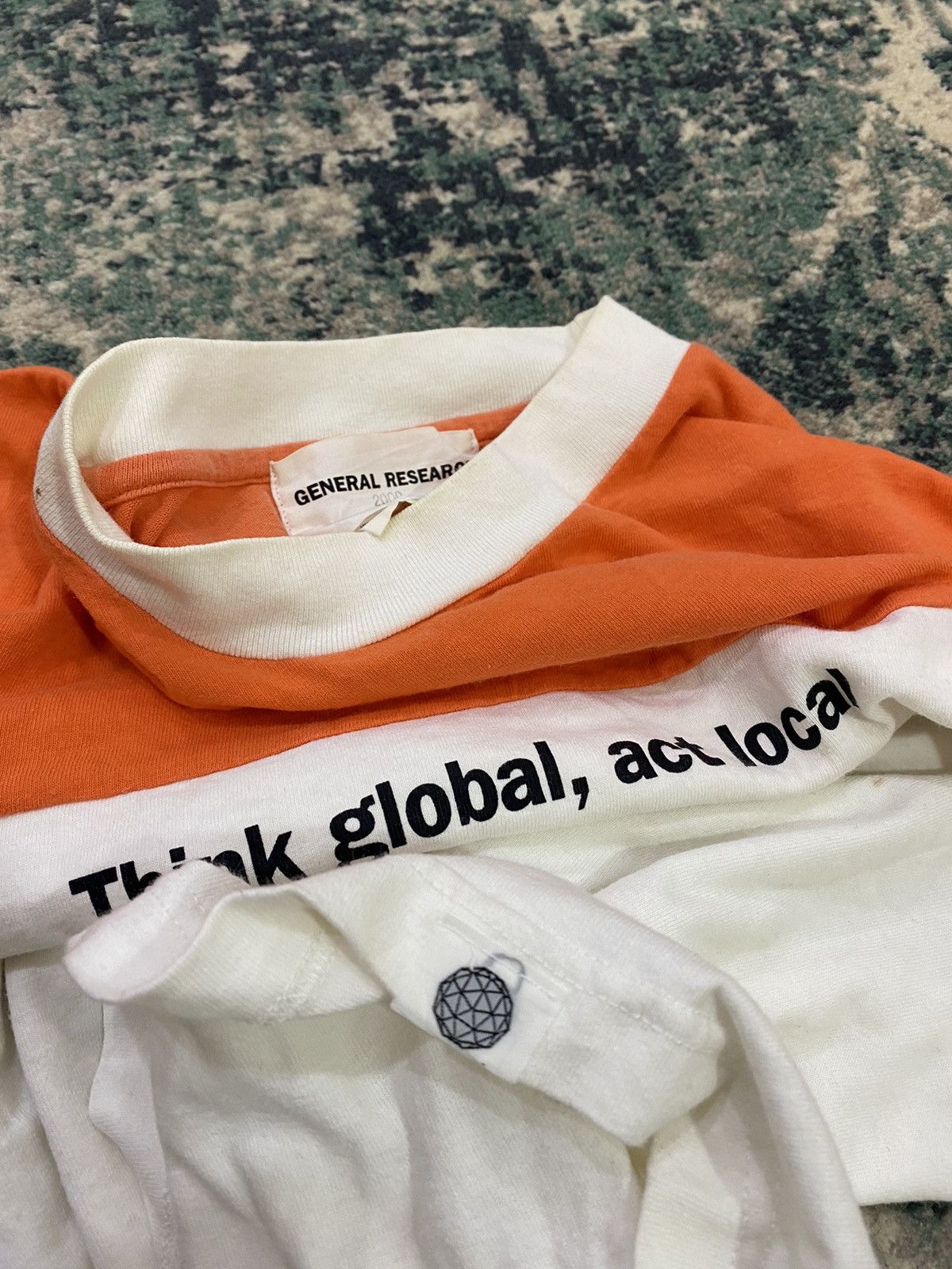 General Research SS00 "Think Global, Act Local" Tee Size US M / EU 48-50 / 2 - 7 Thumbnail